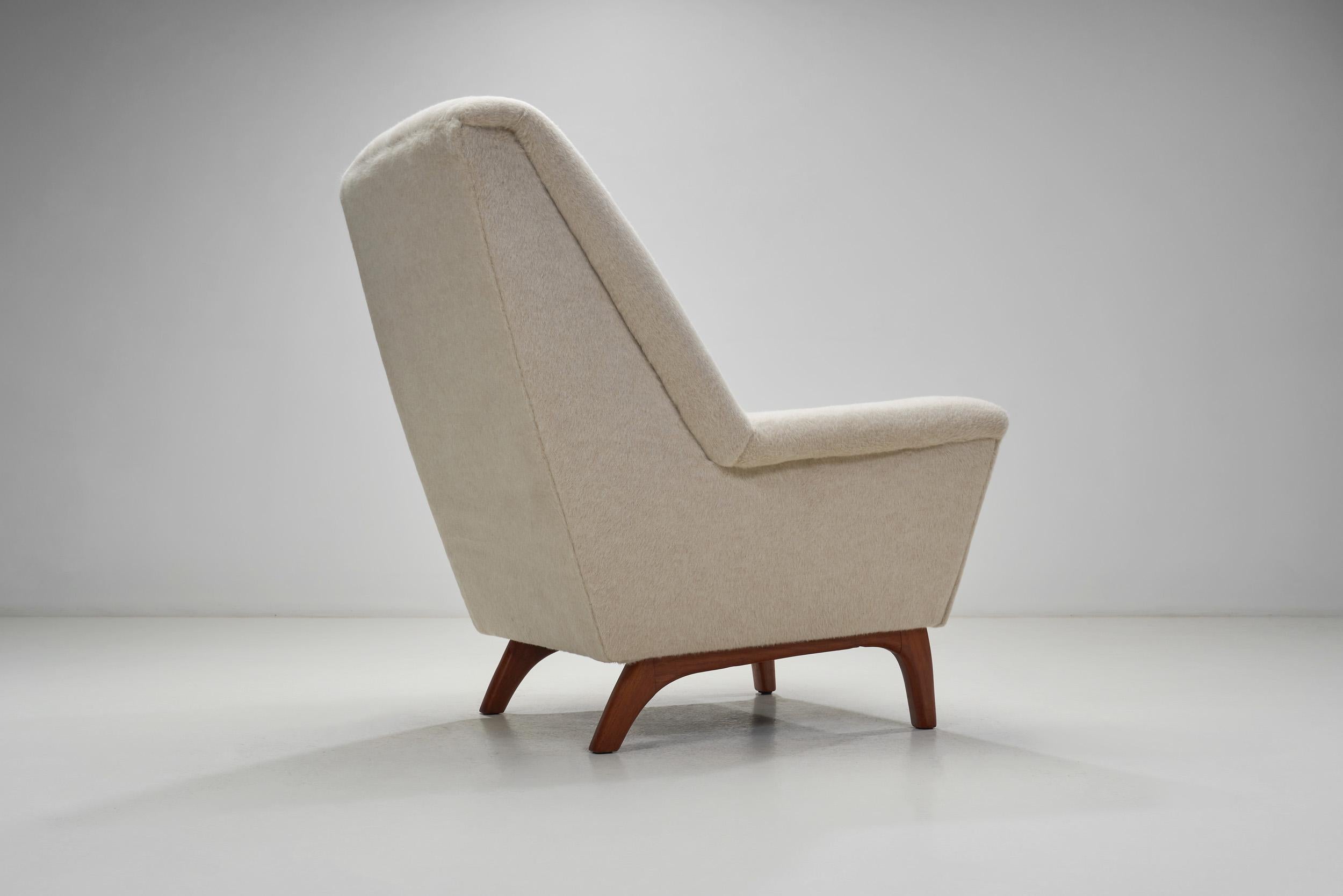 Poltrona danese da ebanista con base in teak, Danimarca, anni '60 in vendita 1