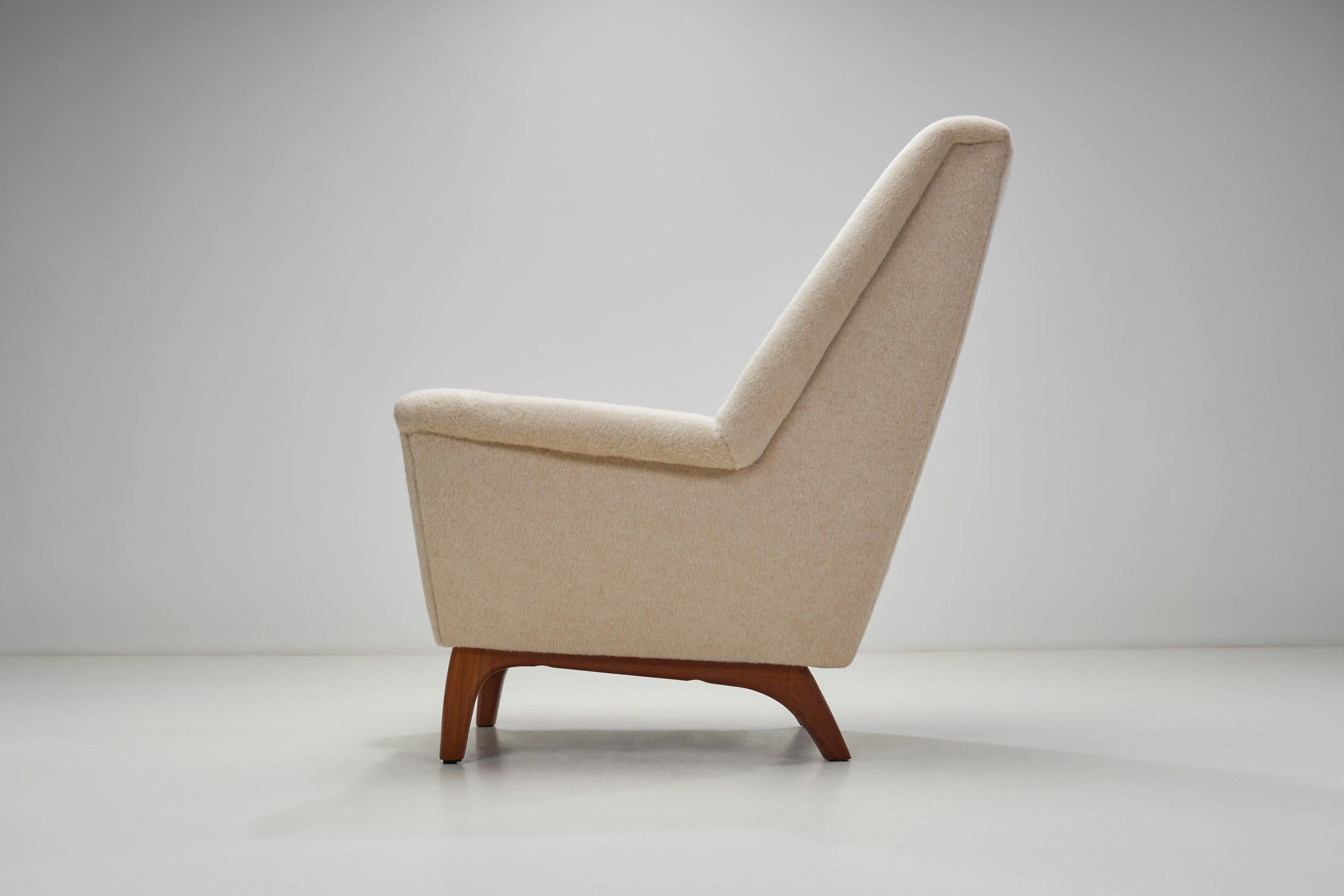 Poltrona danese da ebanista con base in teak, Danimarca, anni '60 in vendita 2
