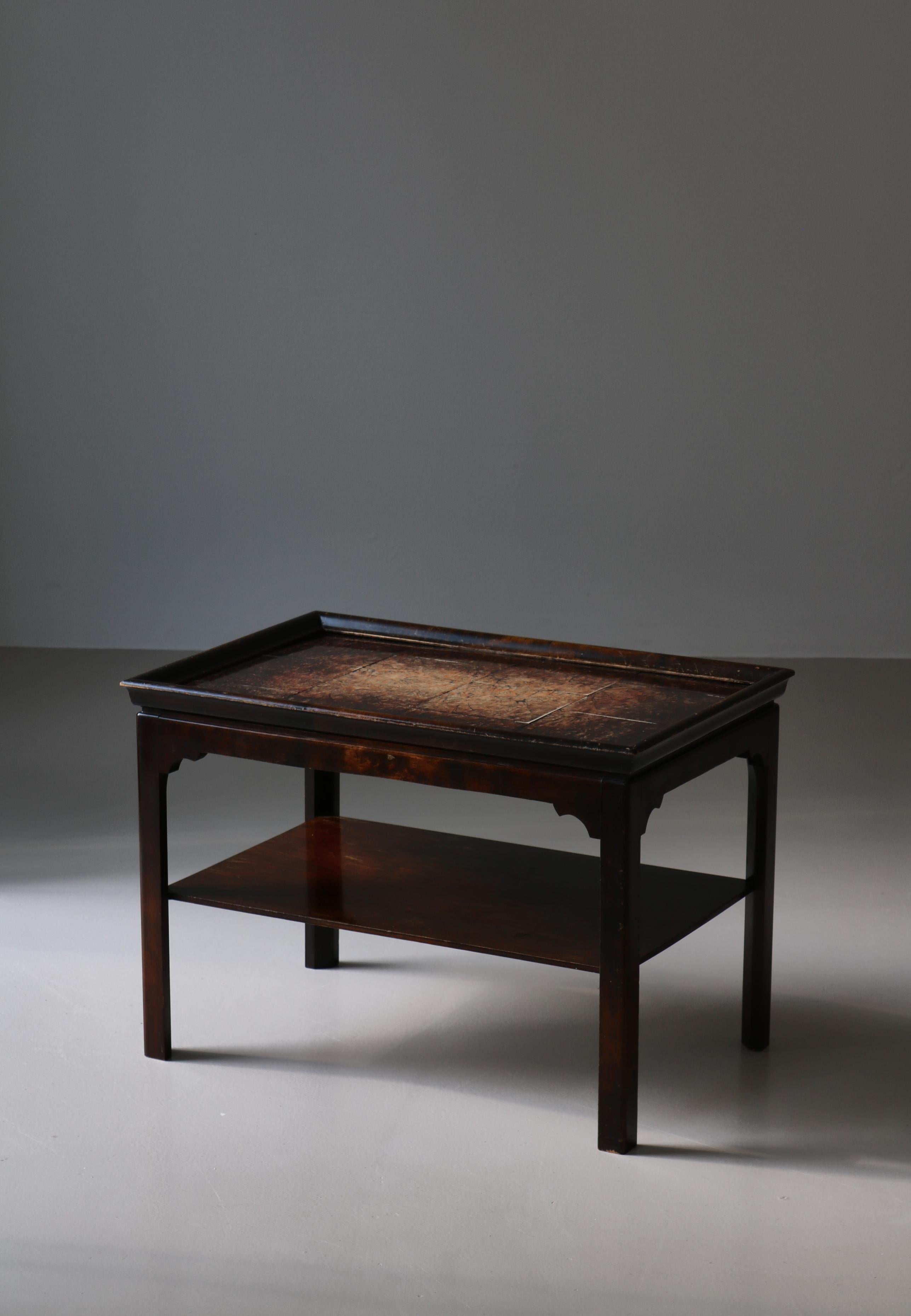 Dänischer Schreiner, Art déco-Beistelltisch aus gebeizter Birke und Keramikfliesen, 1930er Jahre (Mitte des 20. Jahrhunderts) im Angebot