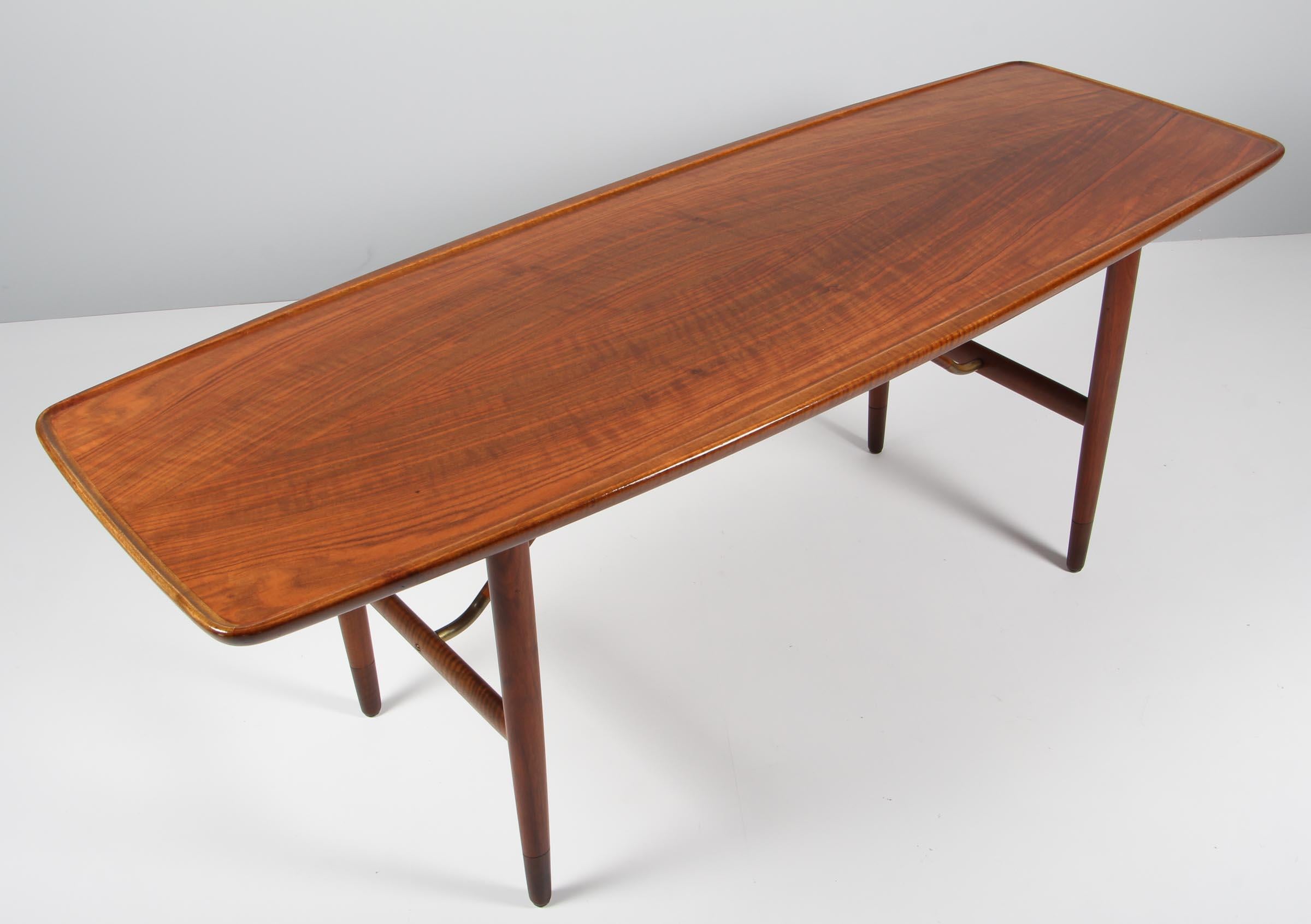 Danish cabinetmaker sofa table in nut wood. Edged corners.

Brass details.

Made in the 1950s.