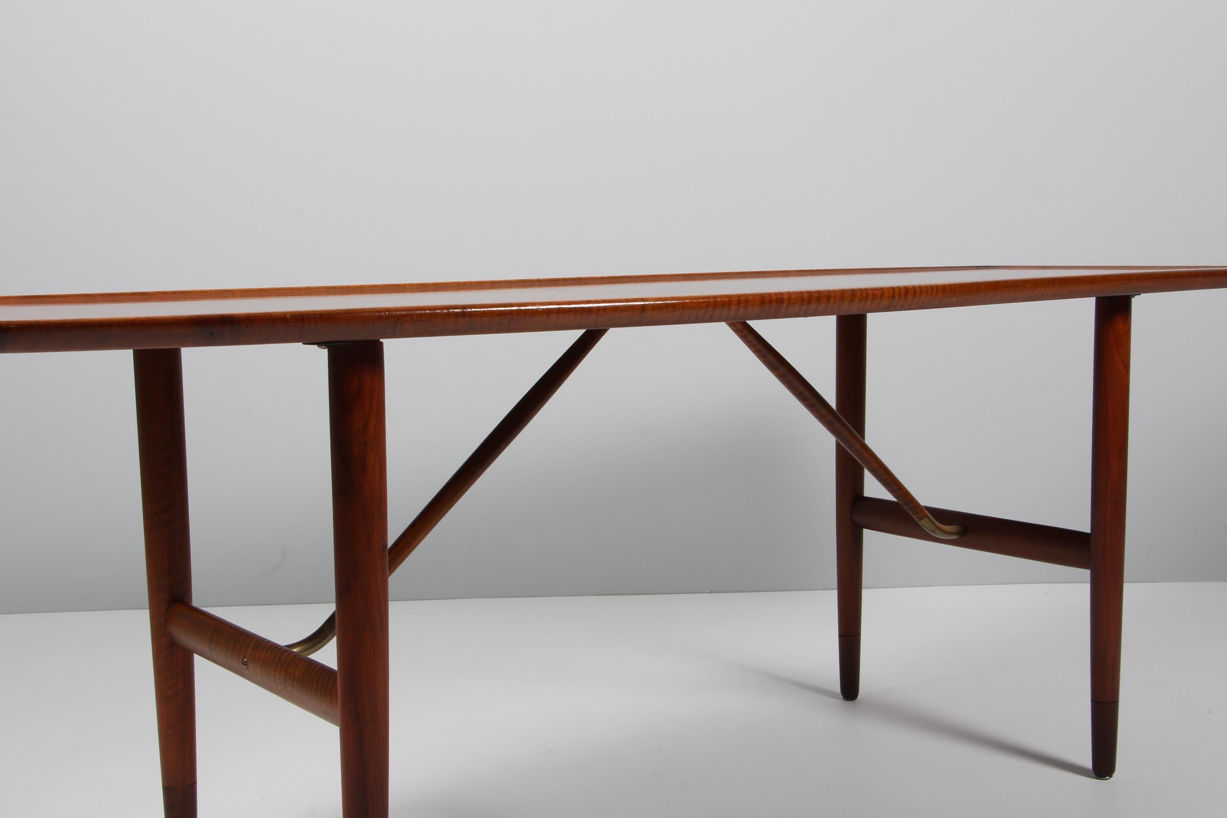 Mid-20th Century Danish Cabinetmaker Coffee Table in Nutwood, 1950s