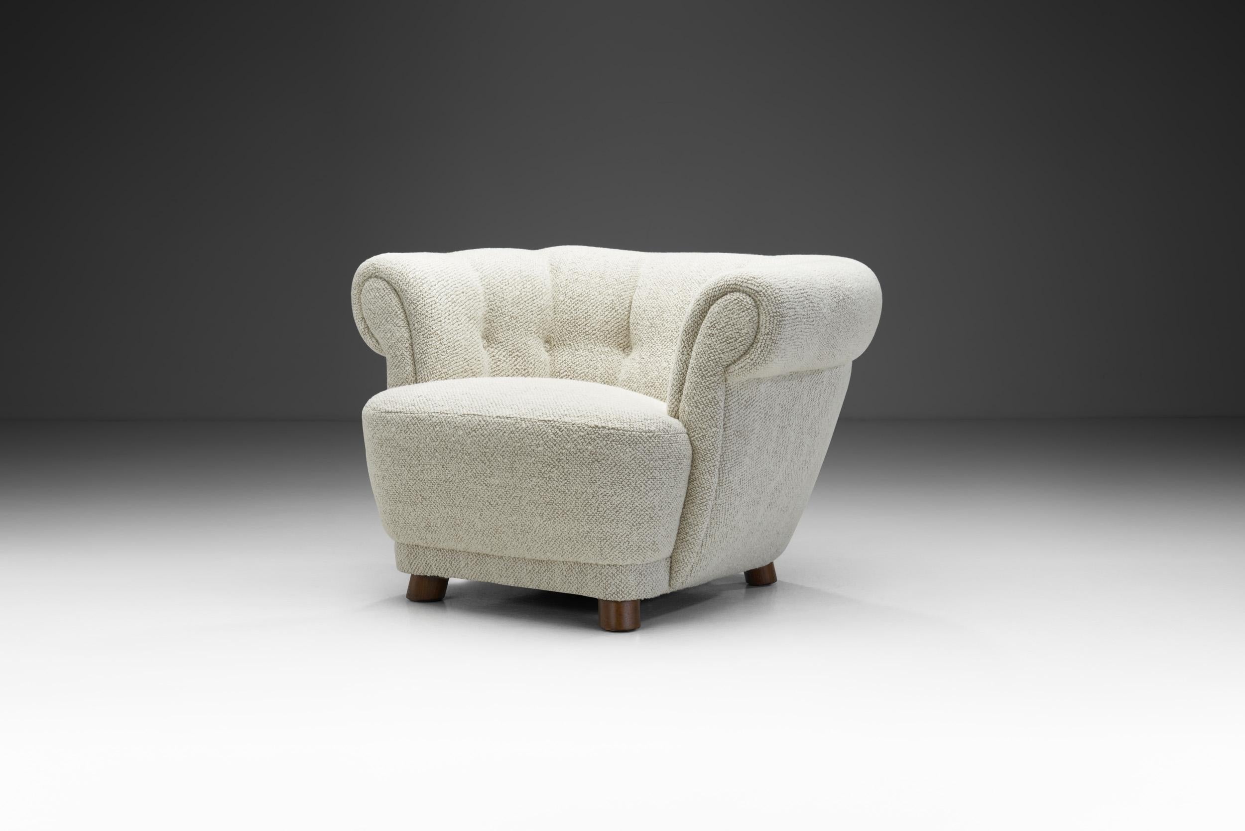 Scandinavian Modern Danish Cabinetmaker Curved Easy Chair, Denmark ca 1940s For Sale