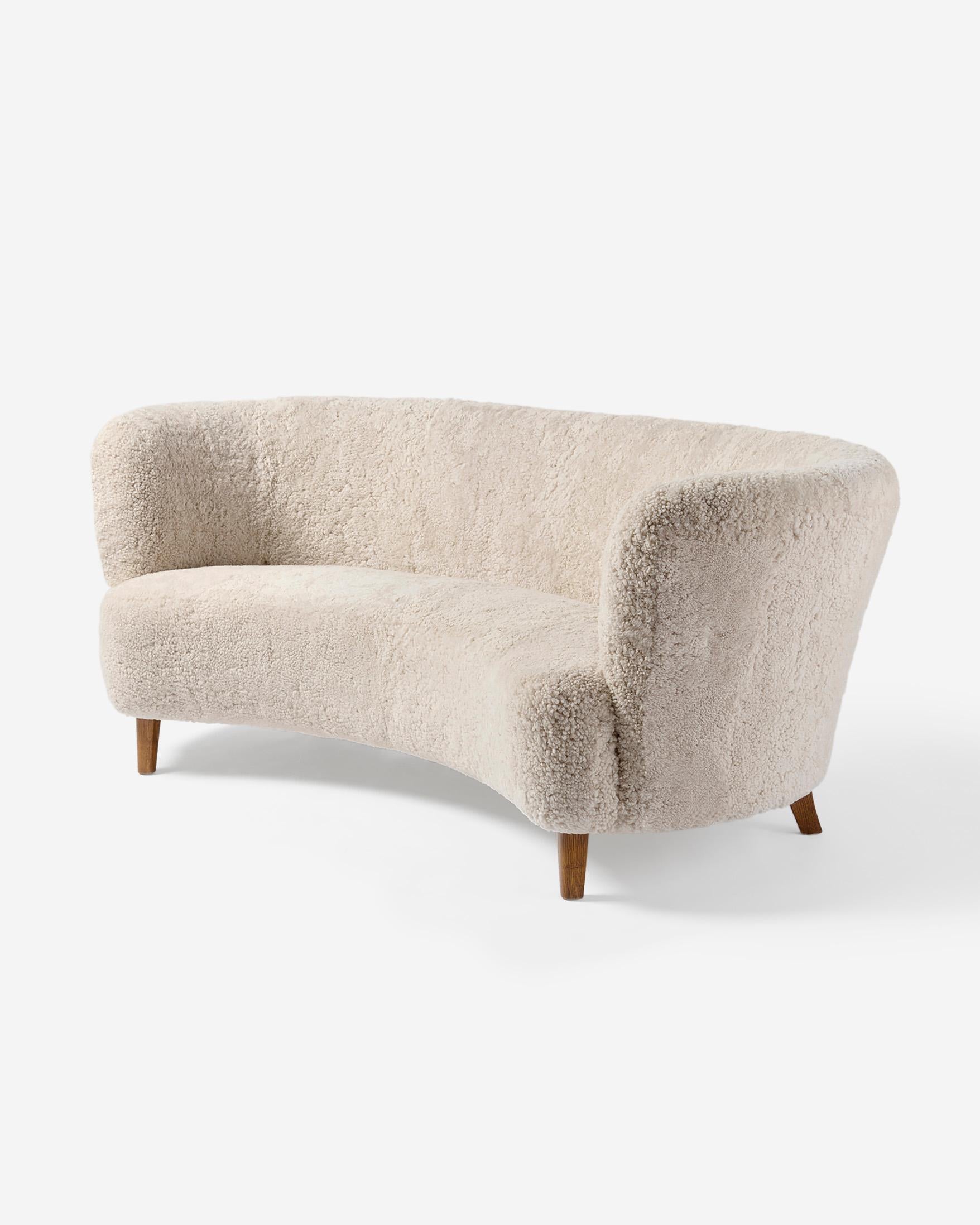 Scandinavo moderno Divano curvo in pelle di pecora di un ebanista danese, anni '40 circa in vendita