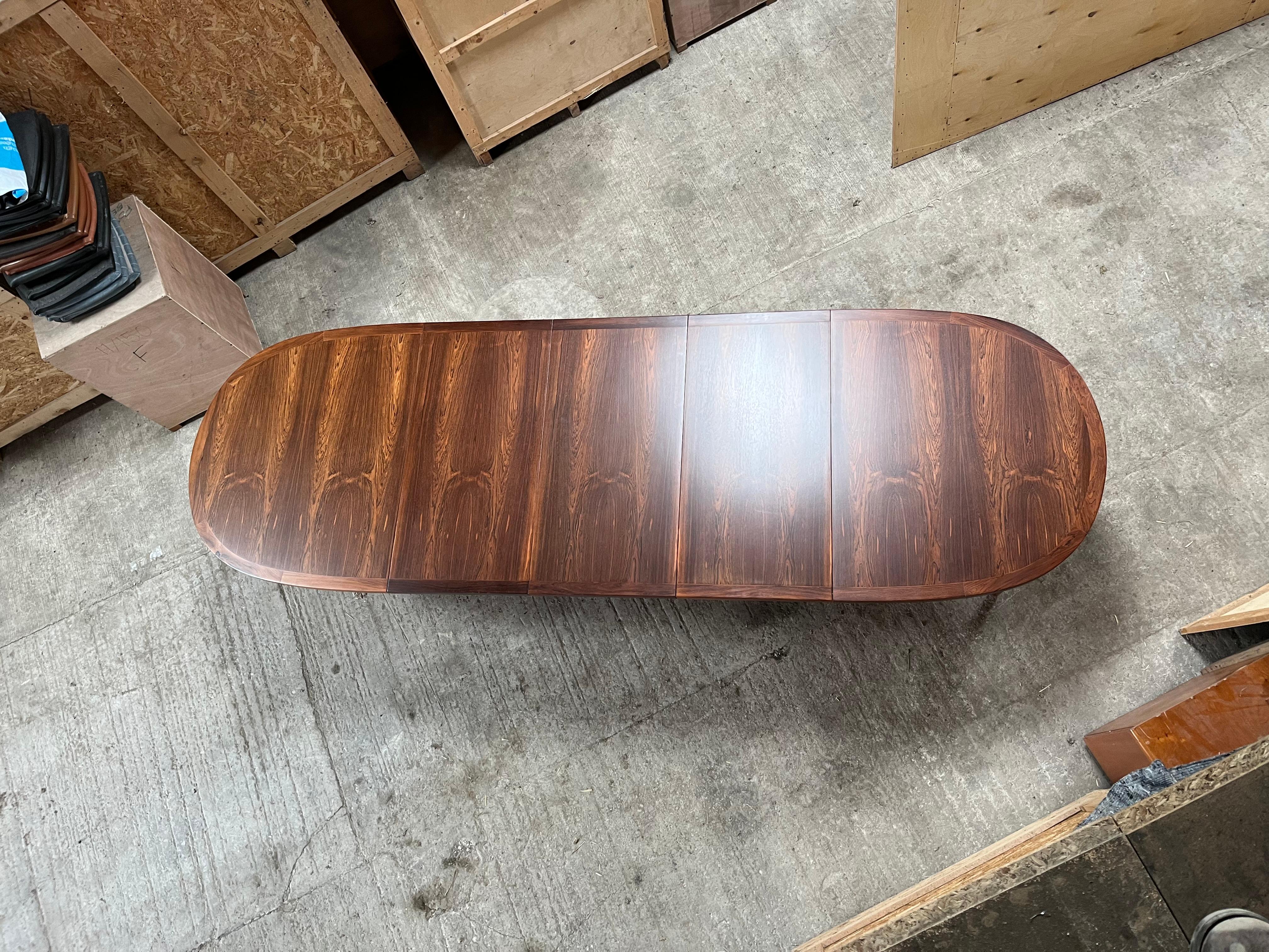 Table de salle à manger danoise extensible à 350 cm  pour 12/14 places Bon état - En vente à London, GB