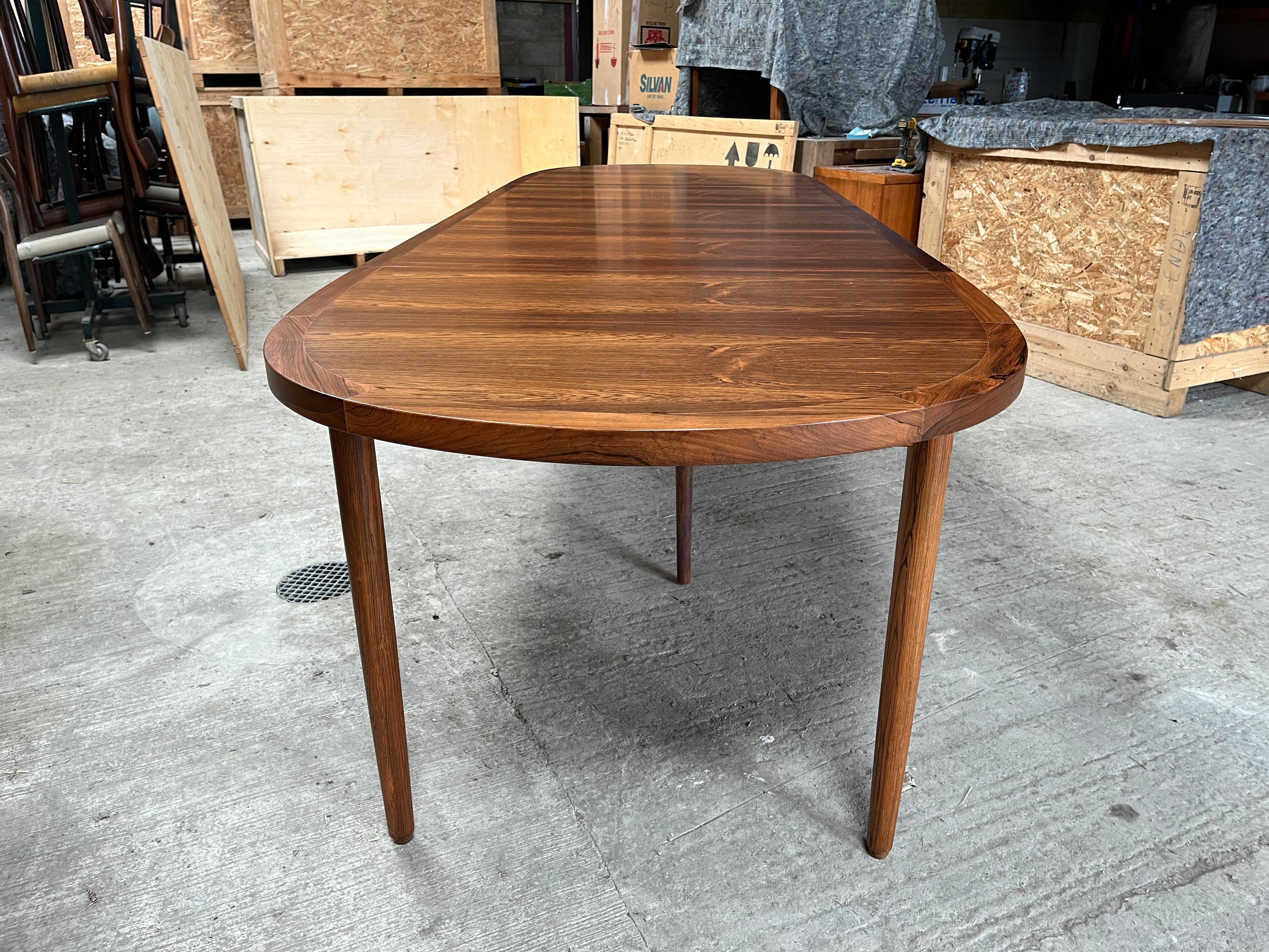 Table de salle à manger danoise extensible à 350 cm  pour 12/14 places en vente 1