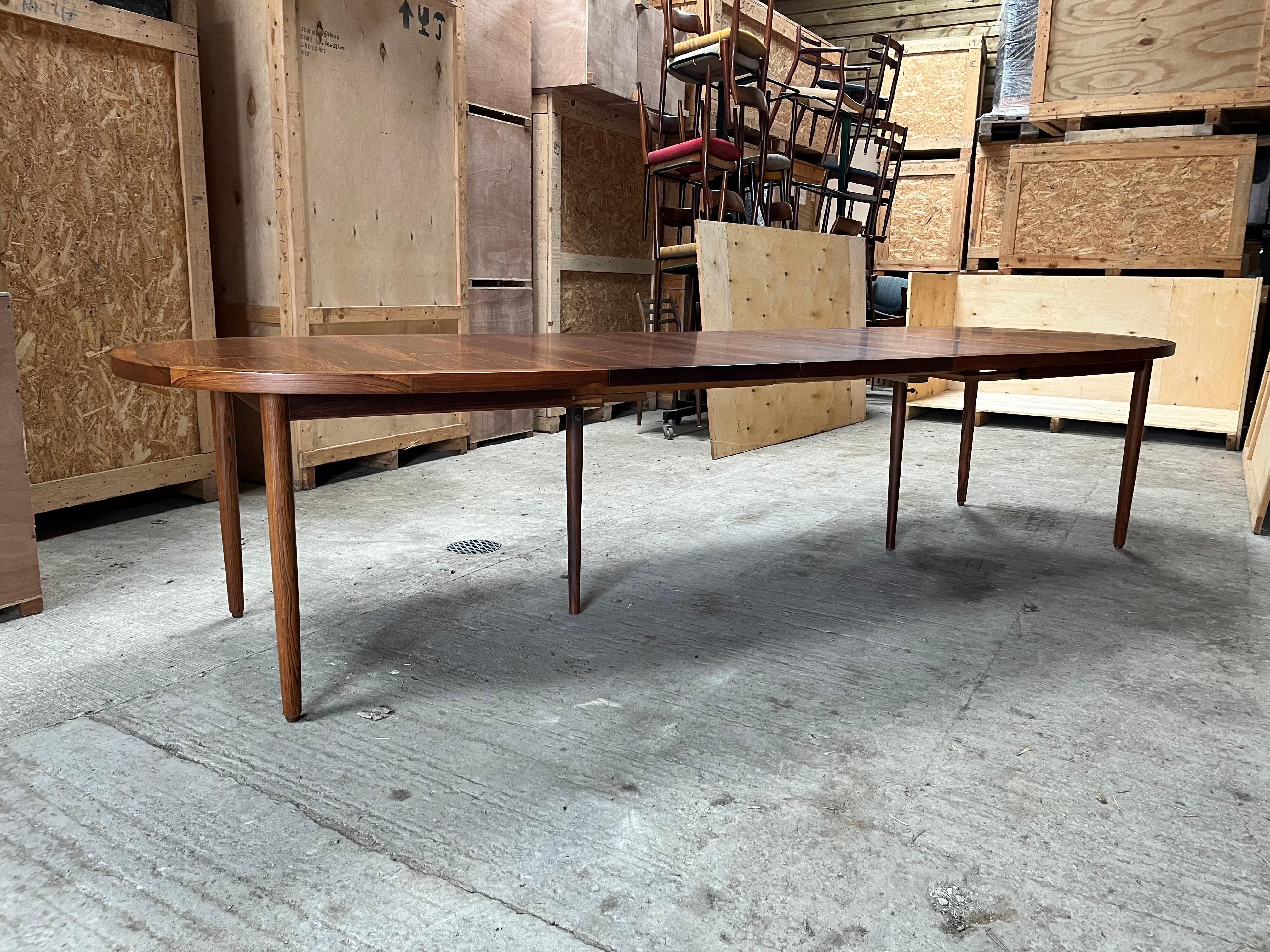 Table de salle à manger danoise extensible à 350 cm  pour 12/14 places en vente 2