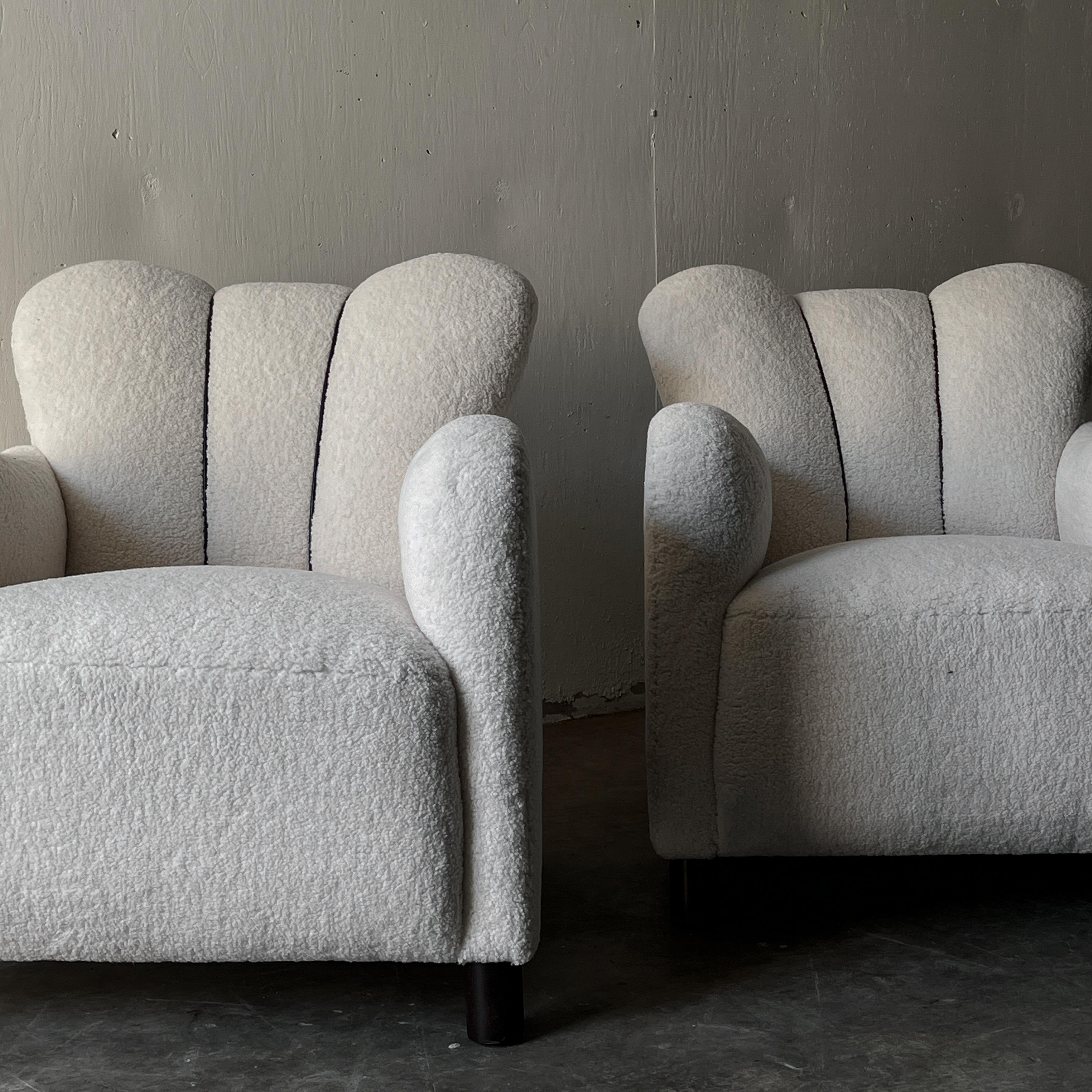 Danish Cabinetmaker Easy Lounge Chairs in Bouclé In Excellent Condition In Los Angeles, CA