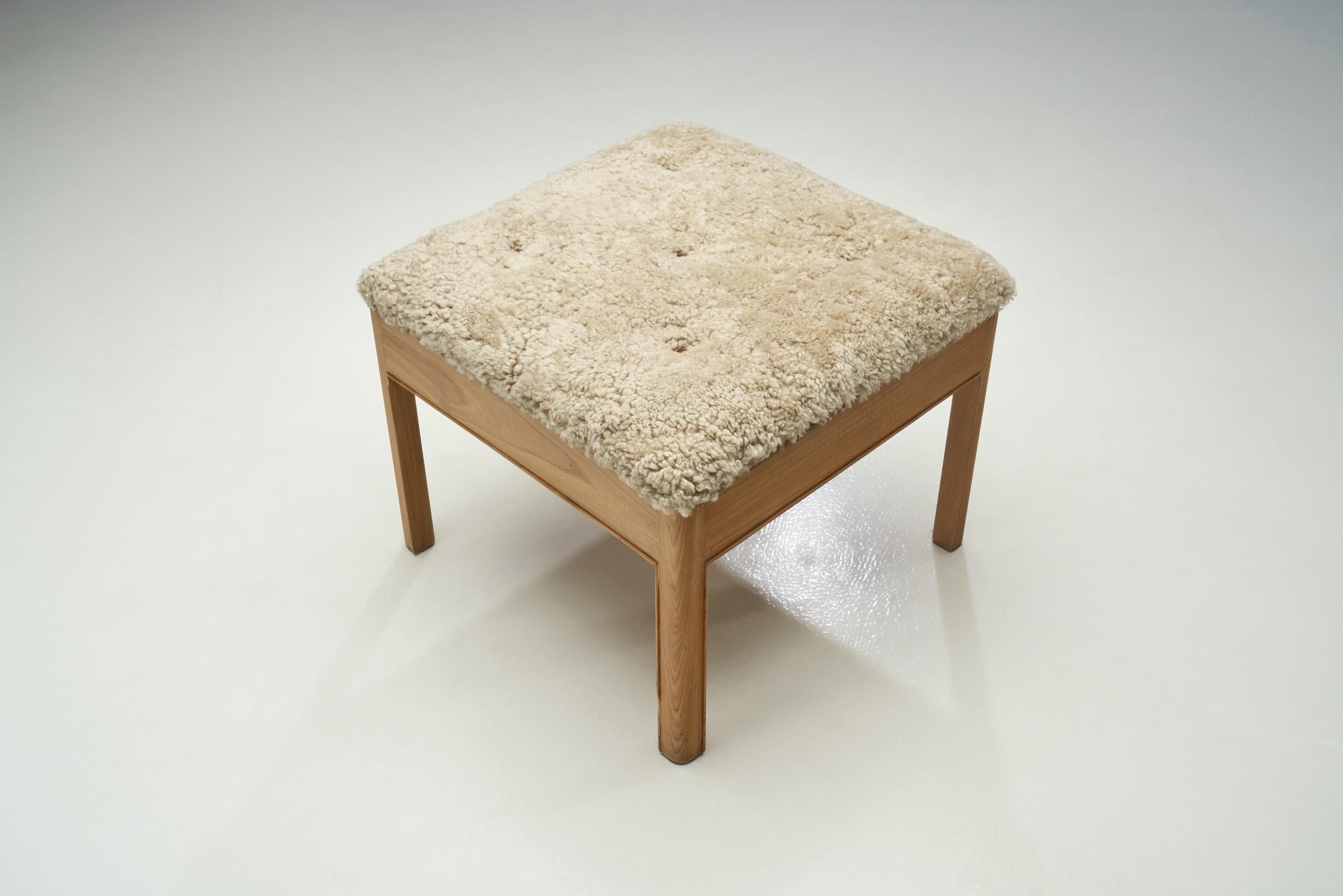 Mid-20th Century Danish Cabinetmaker Elm Wood Stool, Denmark 1940s