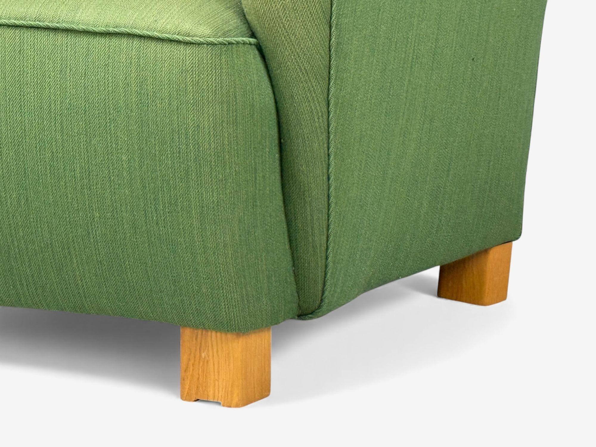 Danish Cabinetmaker, Fabric, Wood, Monumental Banana Sofa, Denmark, 1960s en venta 3