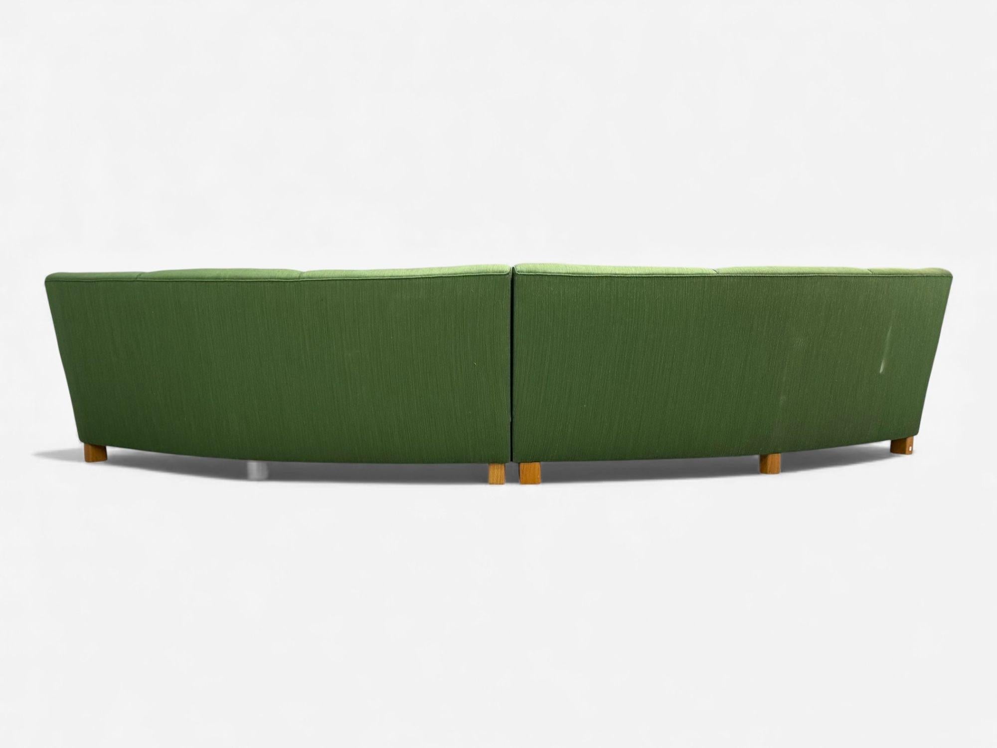 Danish Cabinetmaker, Fabric, Wood, Monumental Banana Sofa, Denmark, 1960s en venta 5