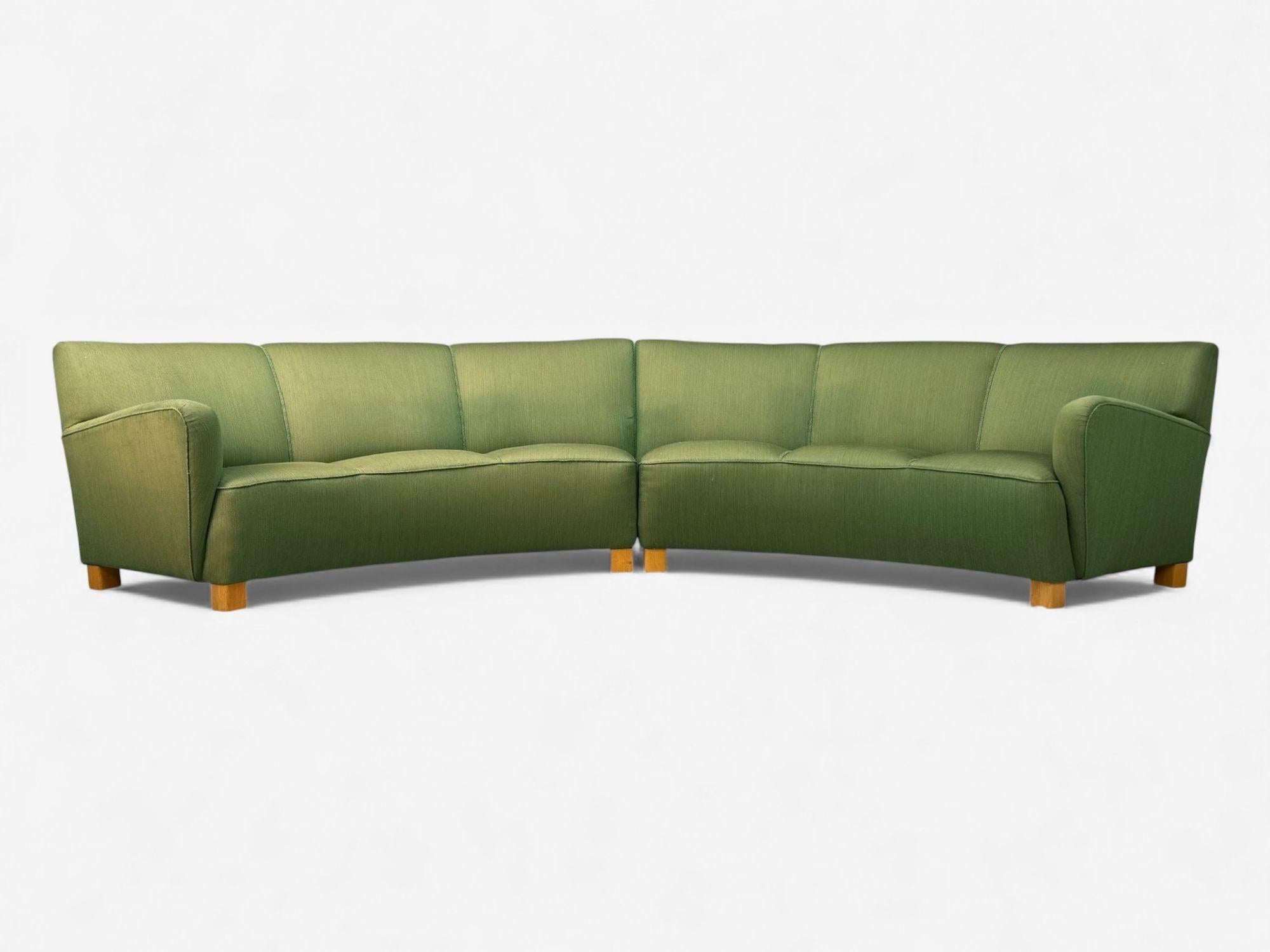 Danish Cabinetmaker, Fabric, Wood, Monumental Banana Sofa, Denmark, 1960s Moderno de mediados de siglo en venta