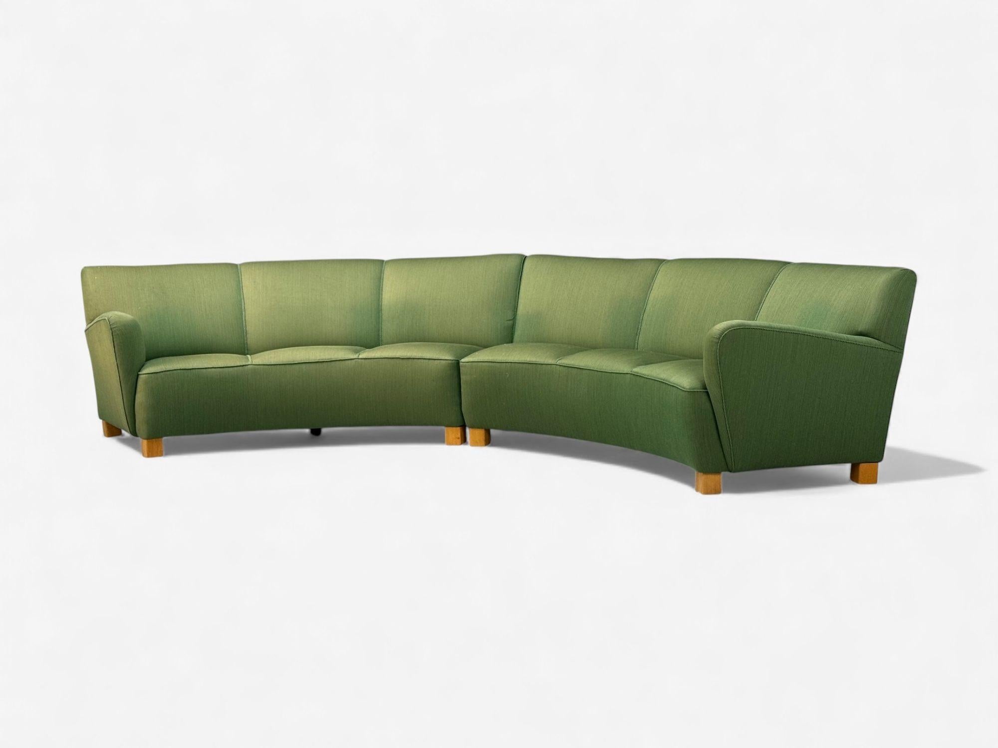 Danish Cabinetmaker, Fabric, Wood, Monumental Banana Sofa, Denmark, 1960s Danés en venta