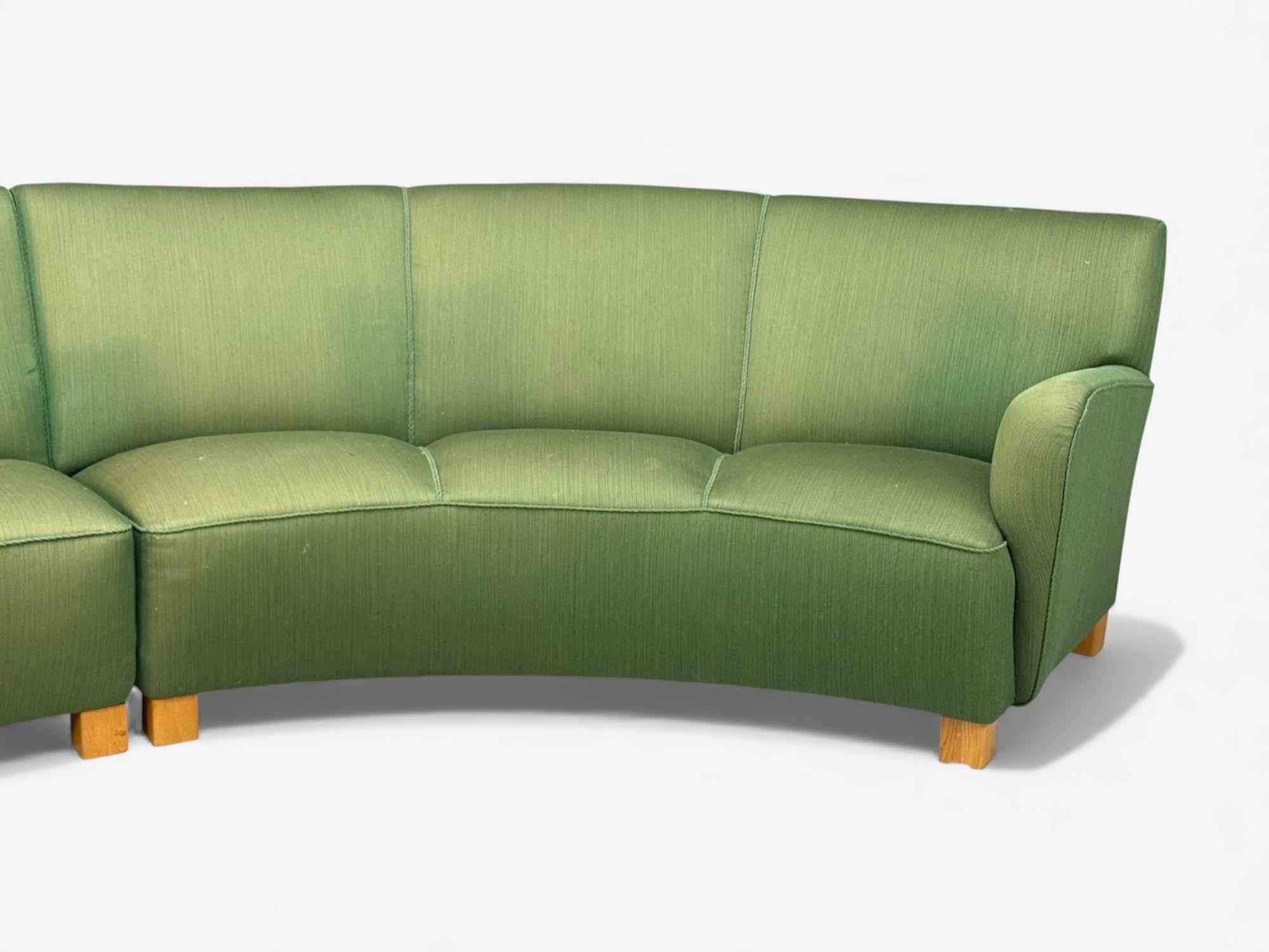 Danish Cabinetmaker, Fabric, Wood, Monumental Banana Sofa, Denmark, 1960s mediados del siglo XX en venta