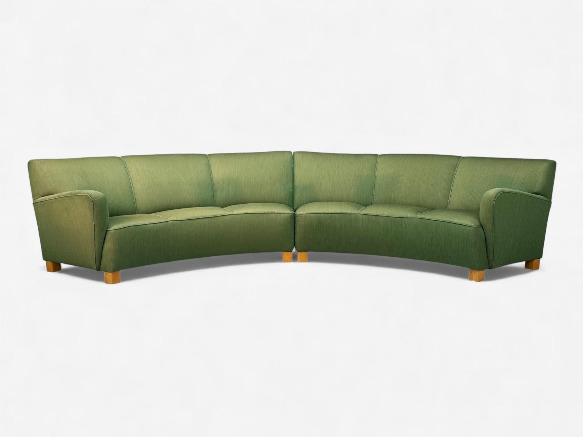 Danish Cabinetmaker, Fabric, Wood, Monumental Banana Sofa, Denmark, 1960s Tela en venta