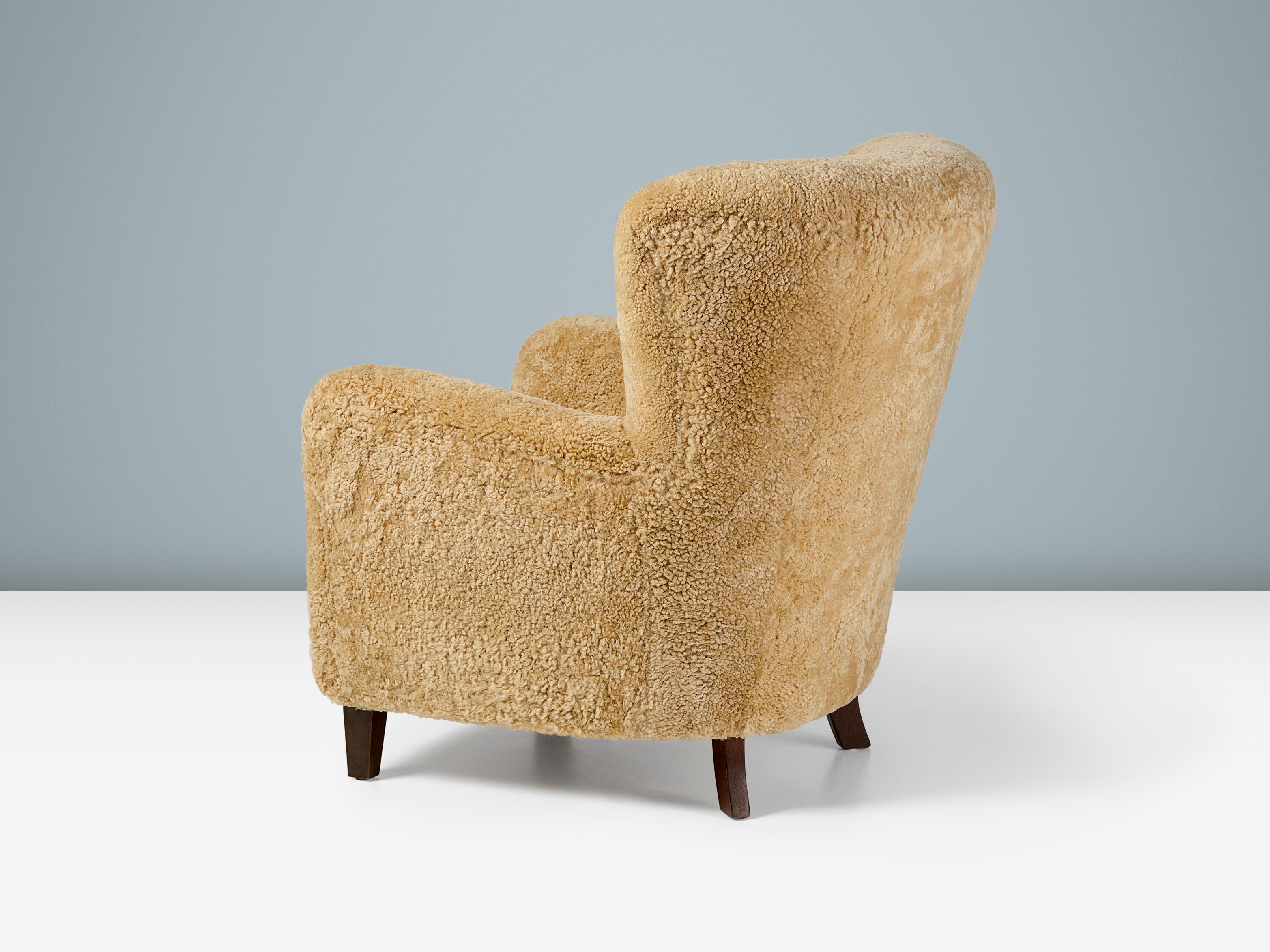 Scandinavian Modern Danish Cabinetmaker Honey Sheepskin Lounge Chair, c1940s