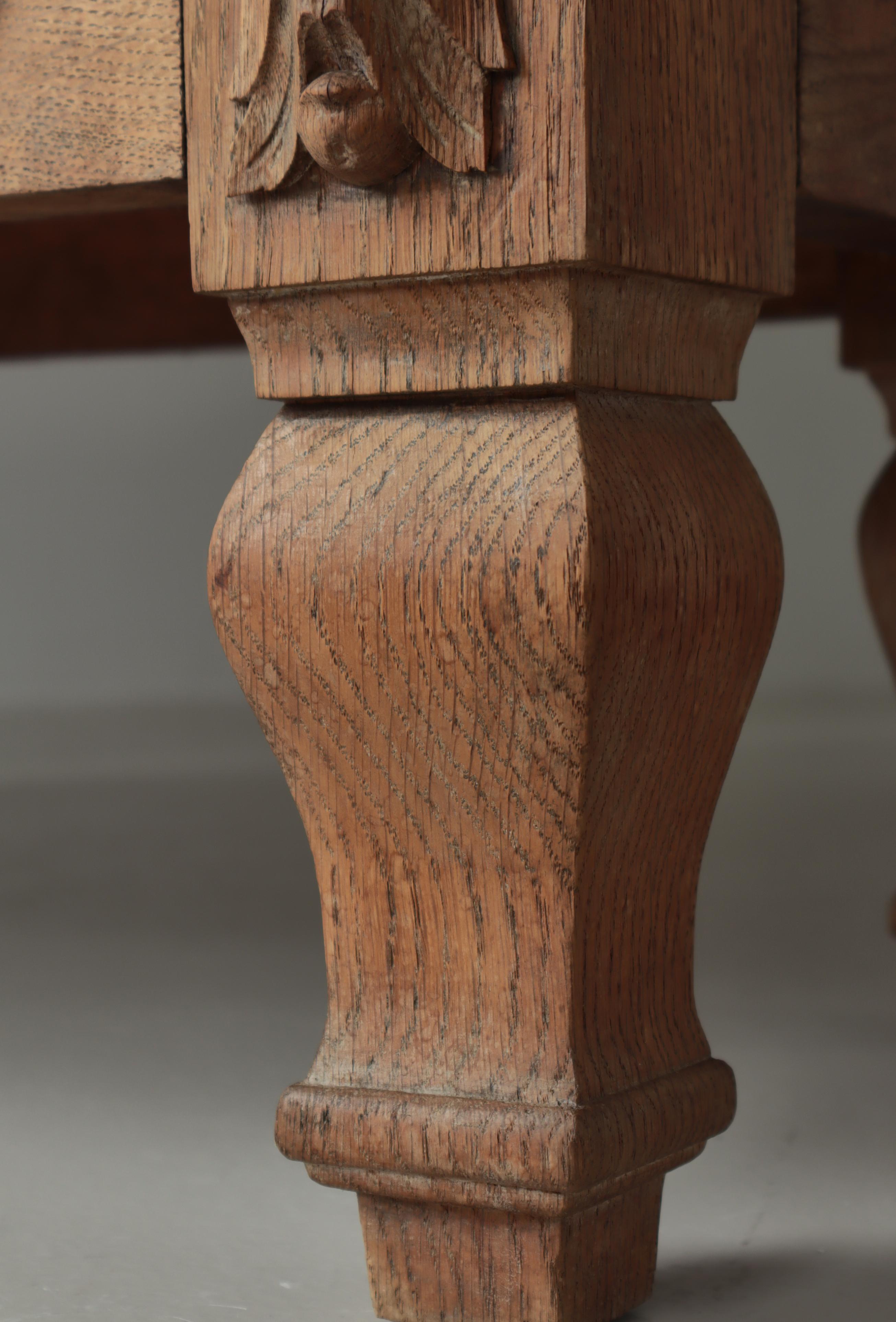 Armario danés de madera de roble tallado estilo Jugend, Dinamarca, años 20 en venta 9
