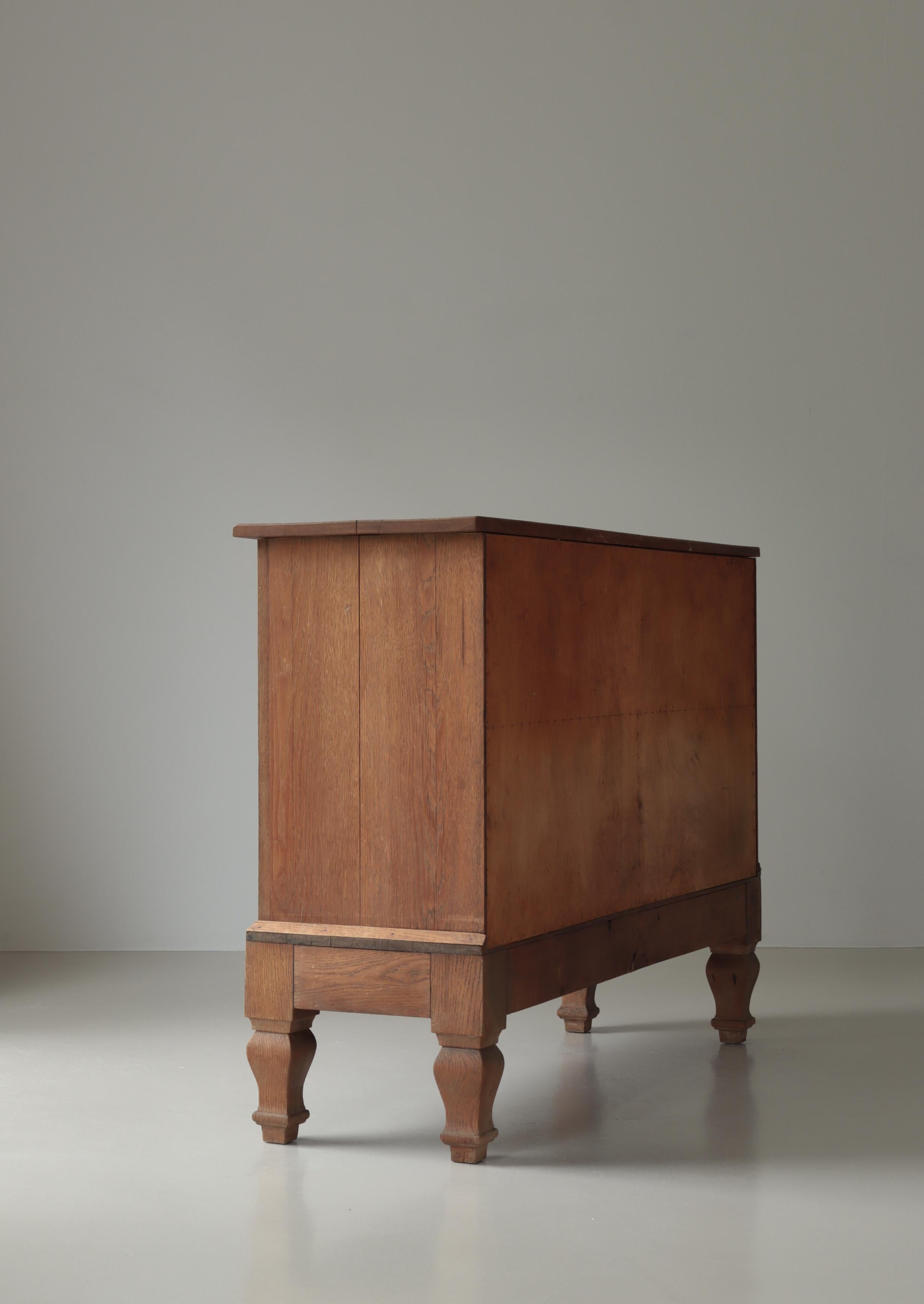 Armario danés de madera de roble tallado estilo Jugend, Dinamarca, años 20 en venta 11