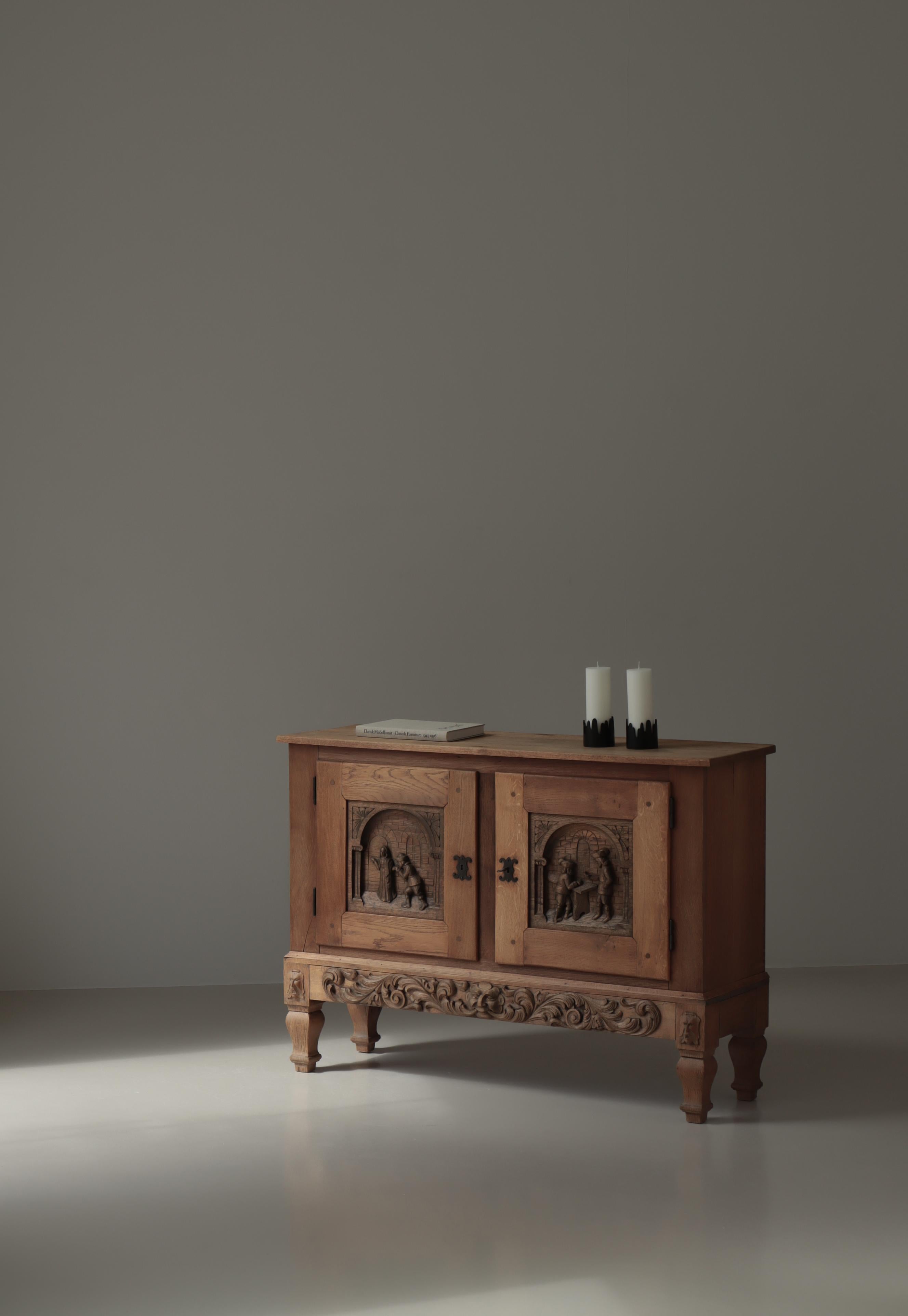 Armario danés de madera de roble tallado estilo Jugend, Dinamarca, años 20 en venta 13