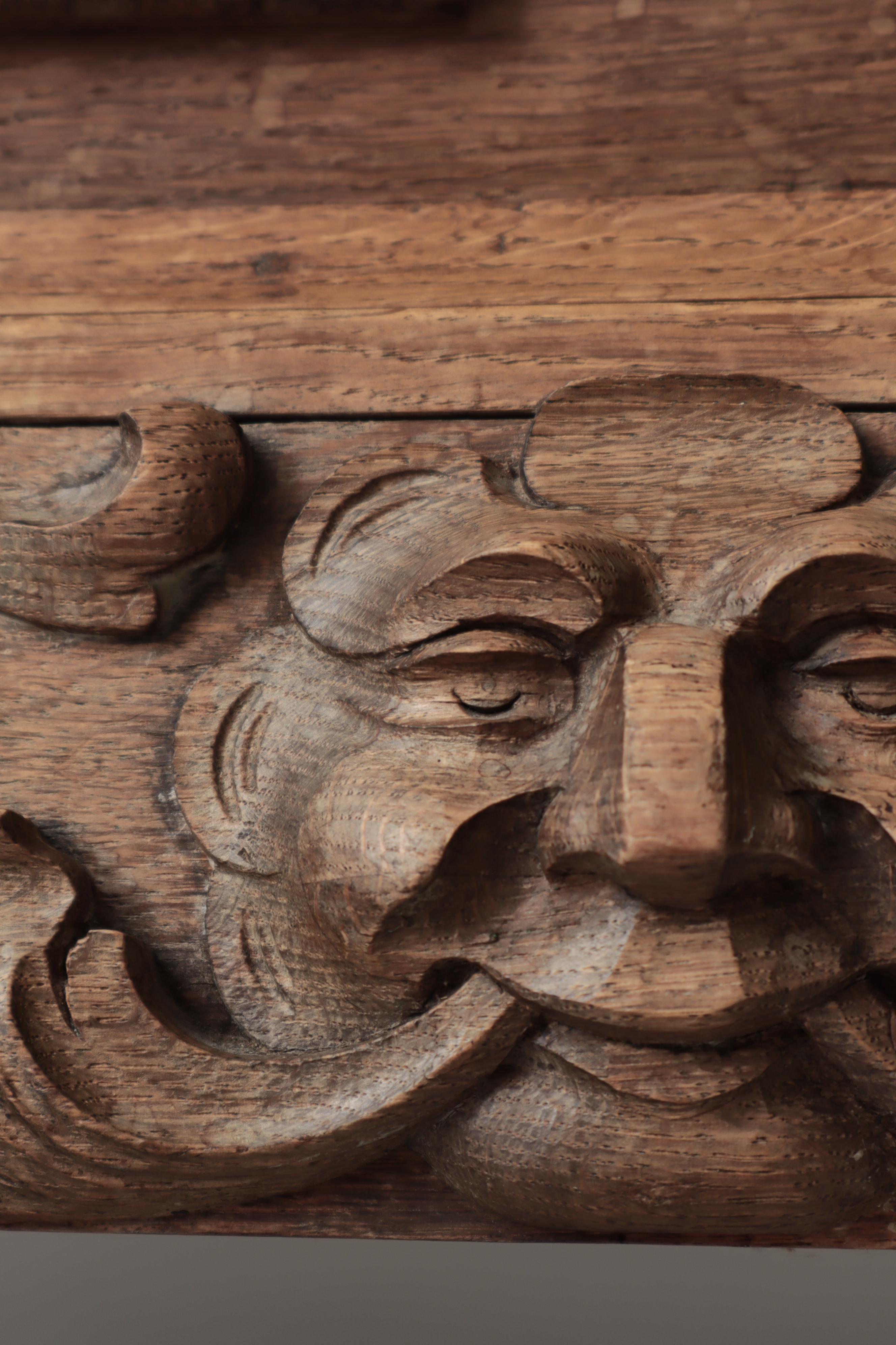 Armario danés de madera de roble tallado estilo Jugend, Dinamarca, años 20 Danés en venta