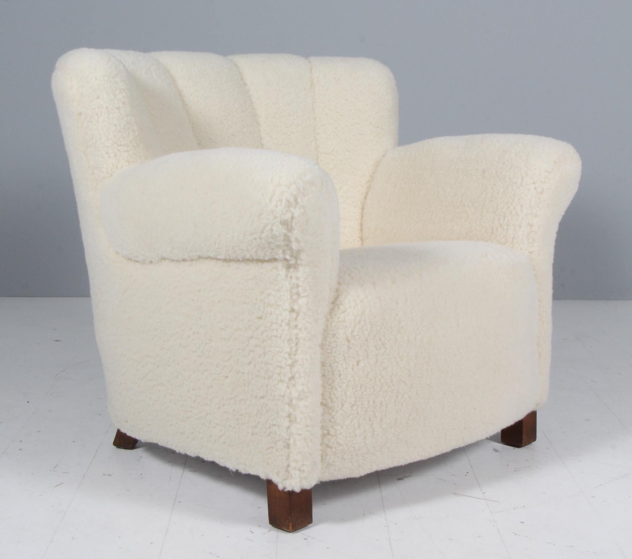 Danese Ebanista danese, poltrona e pouf in lana d'agnello, anni '40 in vendita