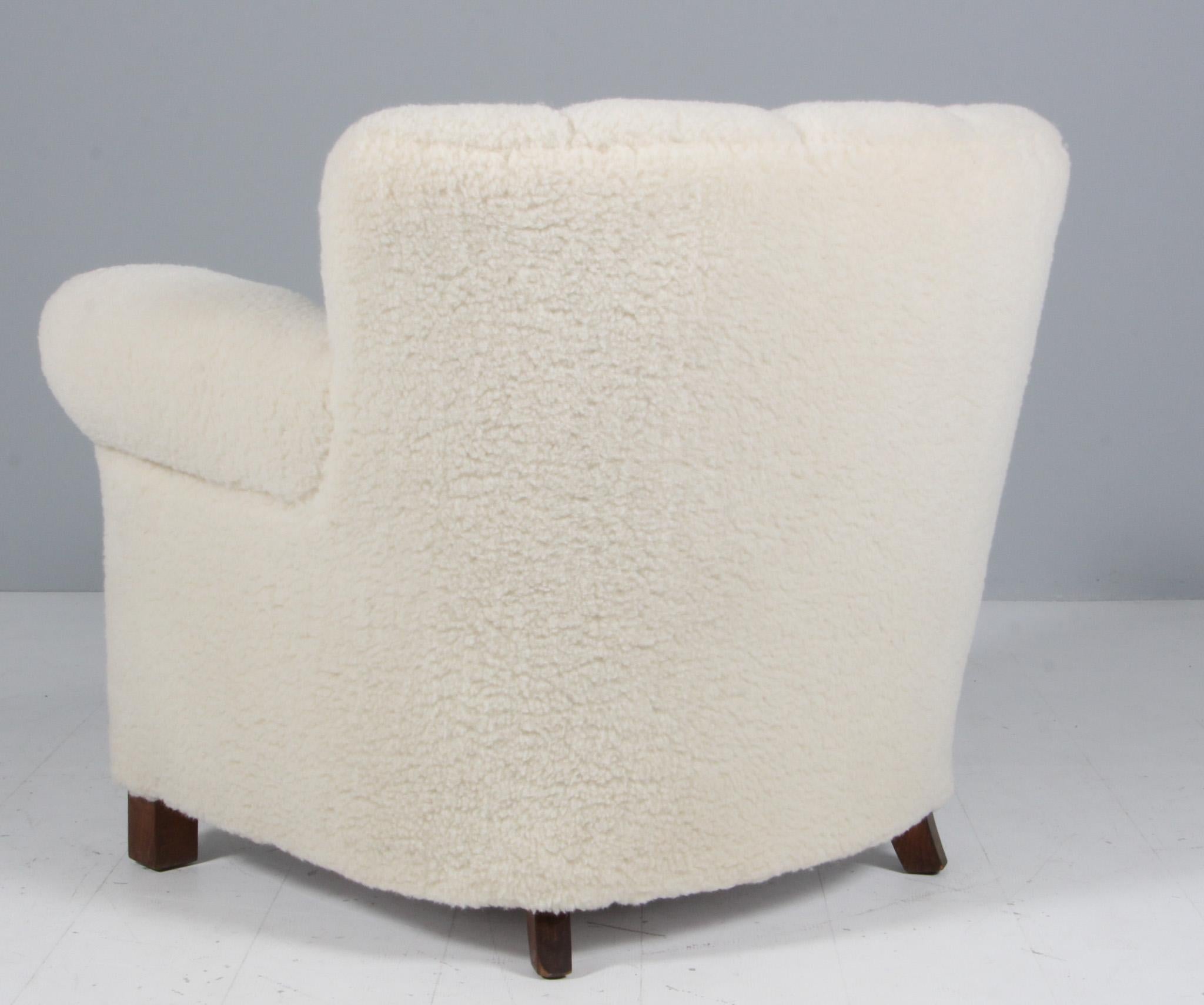 Ebanista danese, poltrona e pouf in lana d'agnello, anni '40 in vendita 2