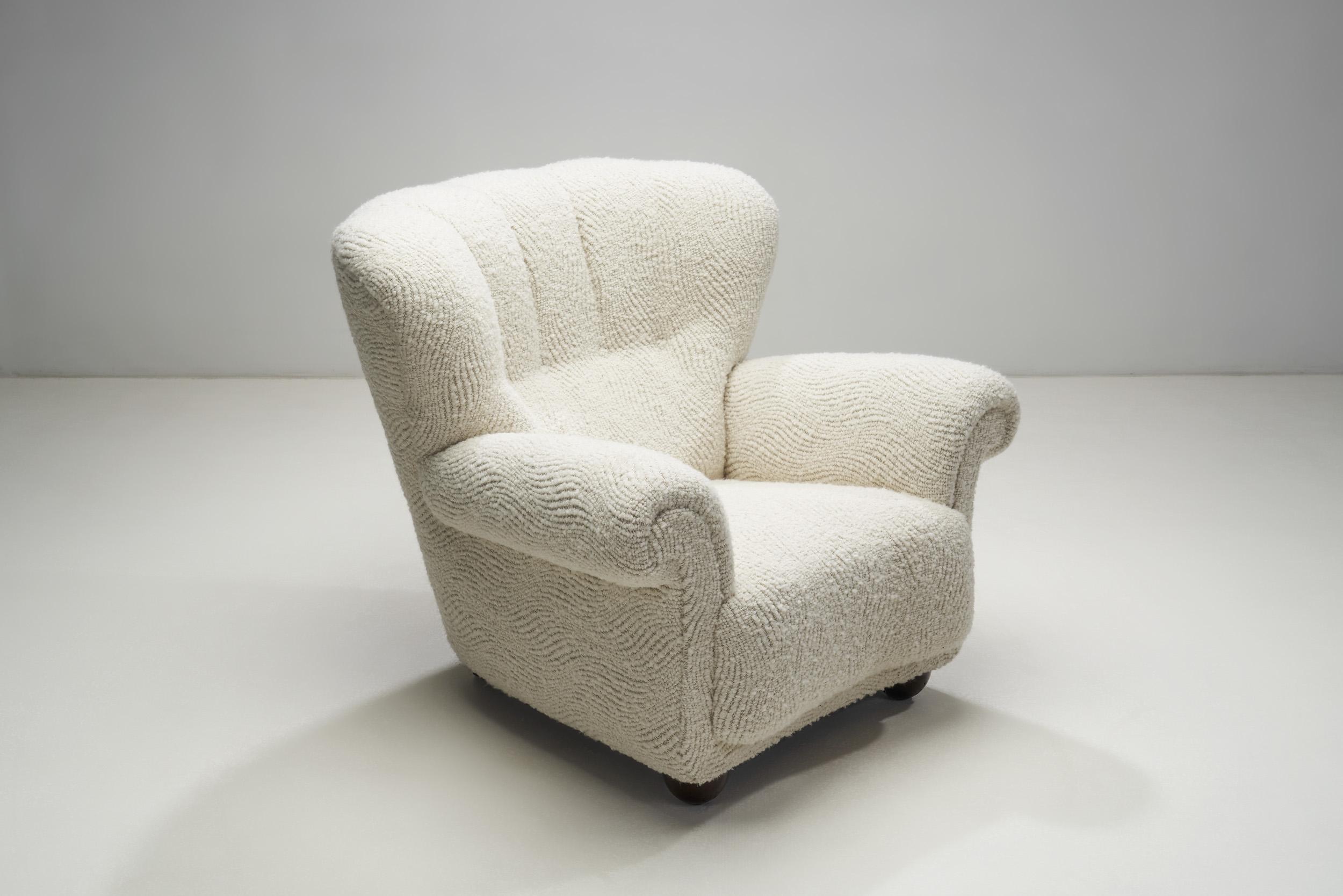 Danish Cabinetmaker Lounge Chair in a Patterned Bouclé Fabric, Denmark 1940s For Sale 1