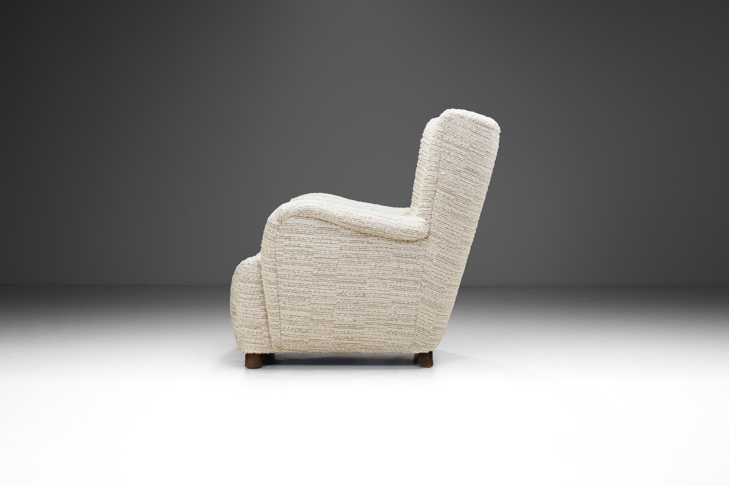 Danish Cabinetmaker Lounge Chair in Bouclé, Denmark 1960s In Good Condition For Sale In Utrecht, NL