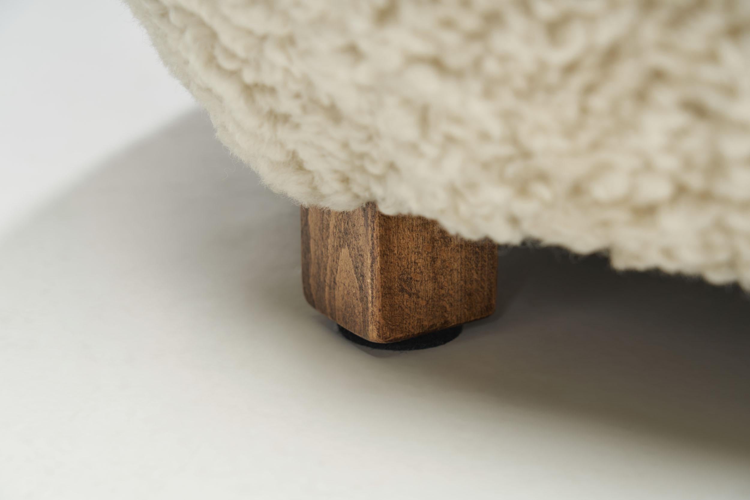 Danish Cabinetmaker Lounge Chair in Sheepskin, Denmark 1940s im Angebot 8