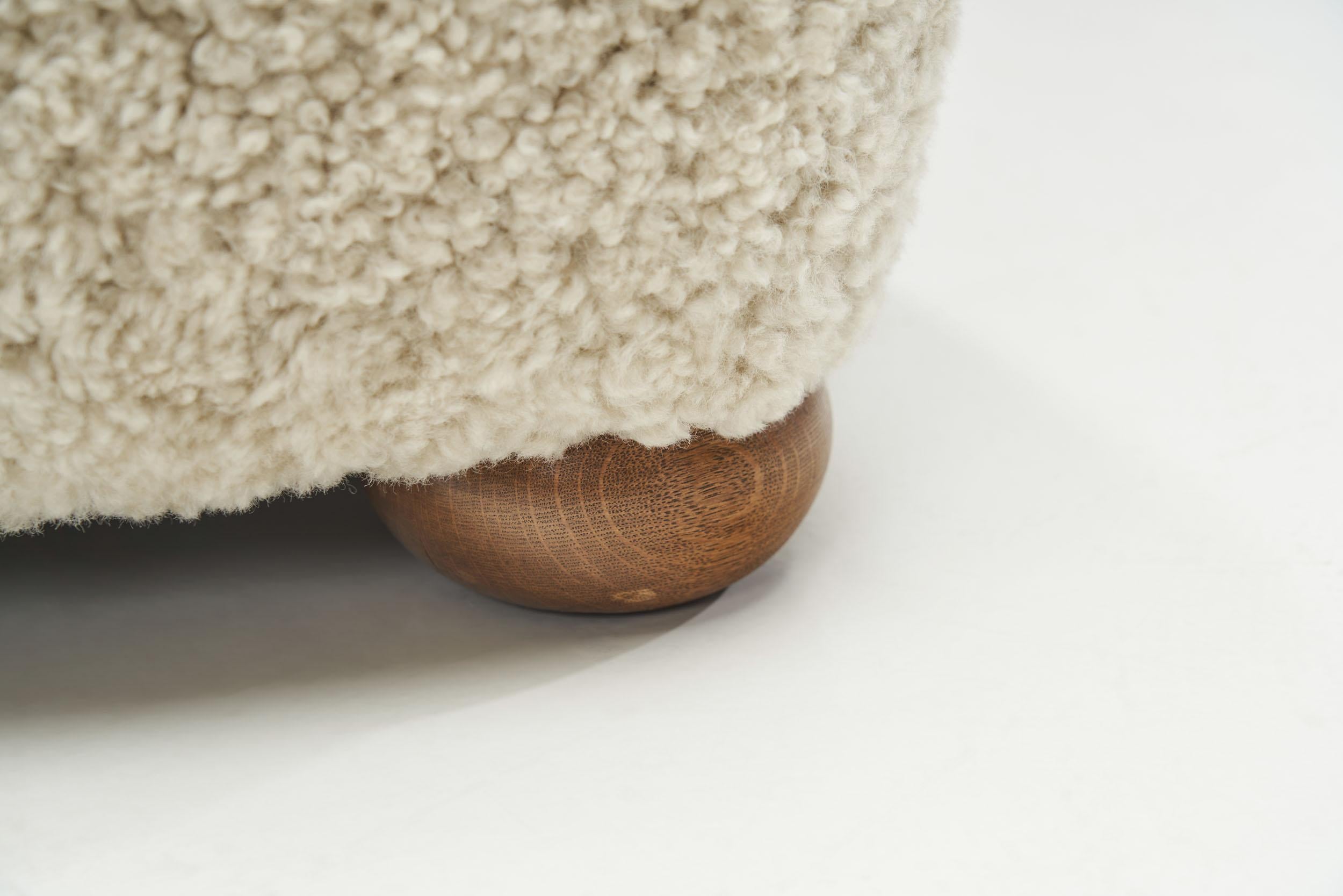 Danish Cabinetmaker Lounge Chair in Sheepskin, Denmark 1940s im Angebot 9