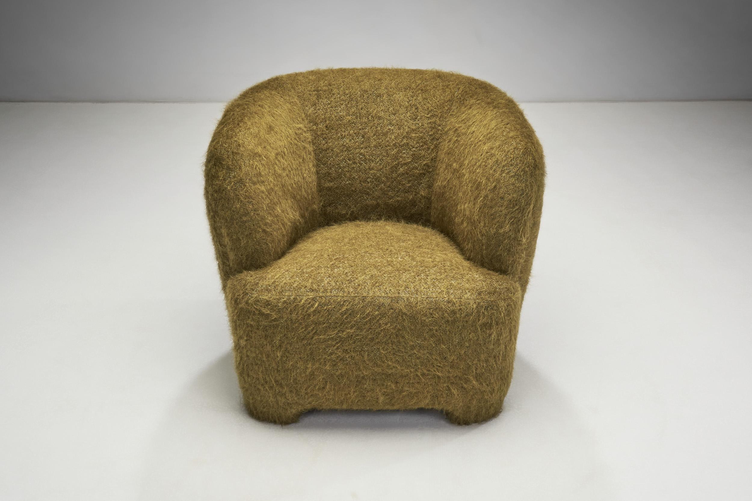 Dänischer Tischler-Sessel aus Wolle mit Fußhocker, Dänemark, um 1940 (Stoff) im Angebot