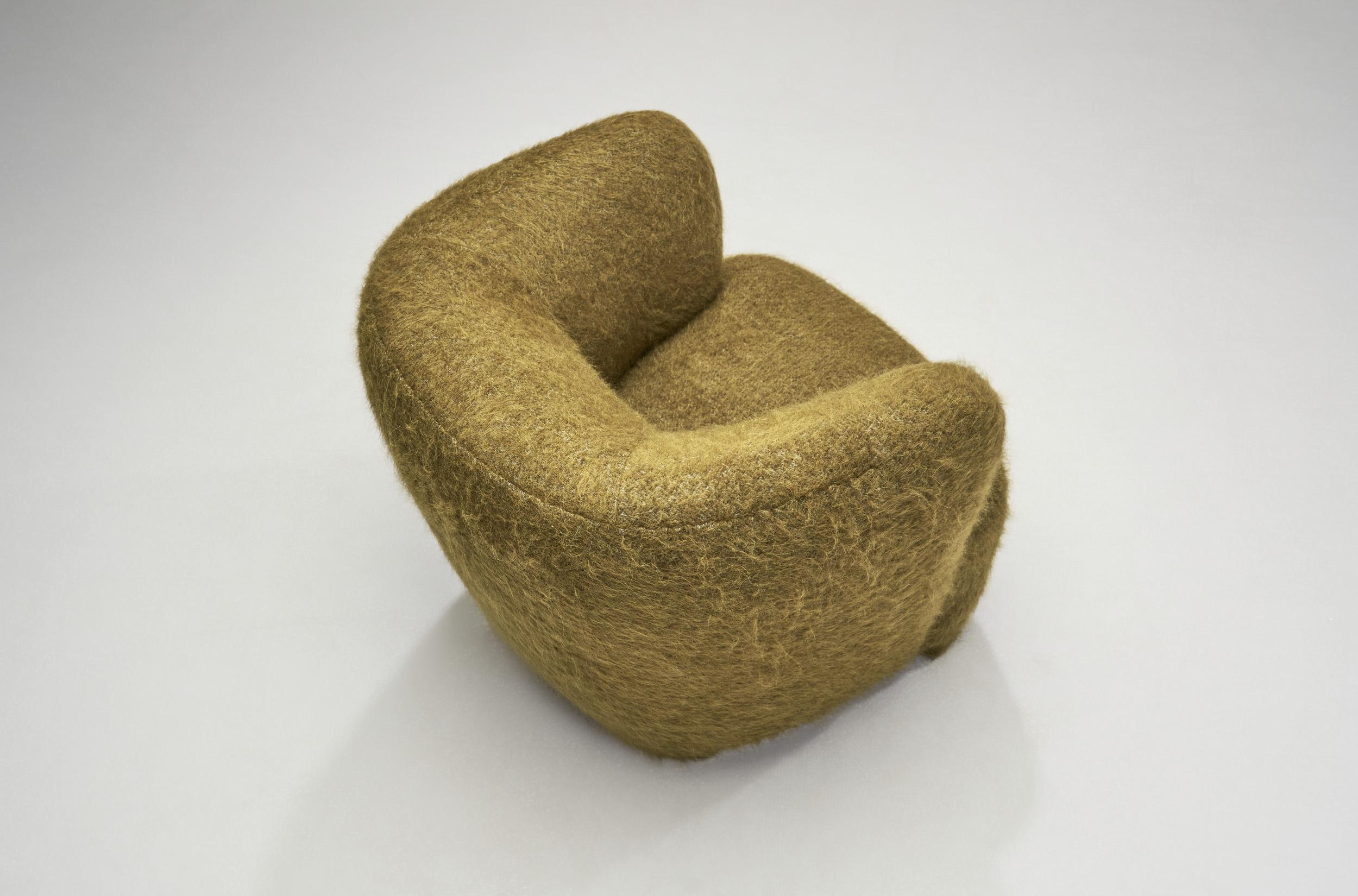 Danish Cabinetmaker Lounge Chair in Wool with Footstool, Denmark, circa 1940s For Sale 1
