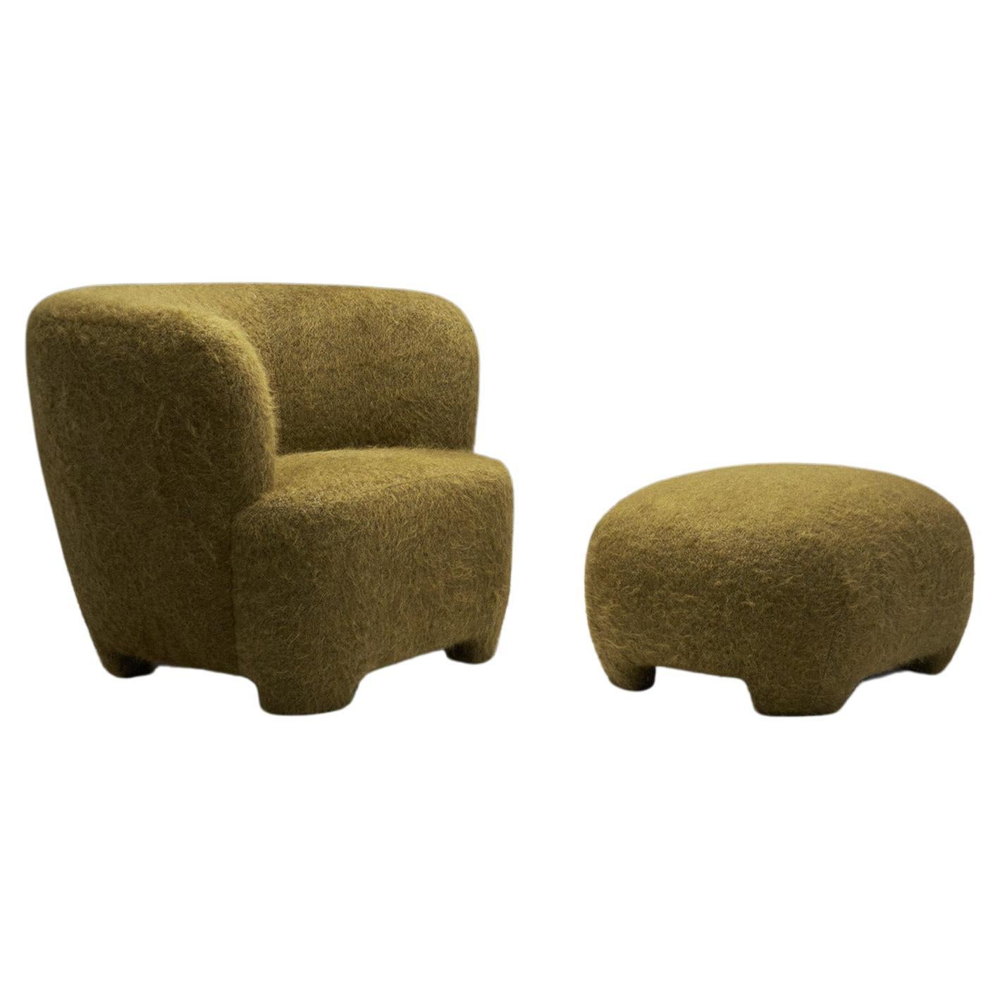 Danish Cabinetmaker Lounge Chair in Wool with Footstool, Denmark, circa 1940s For Sale