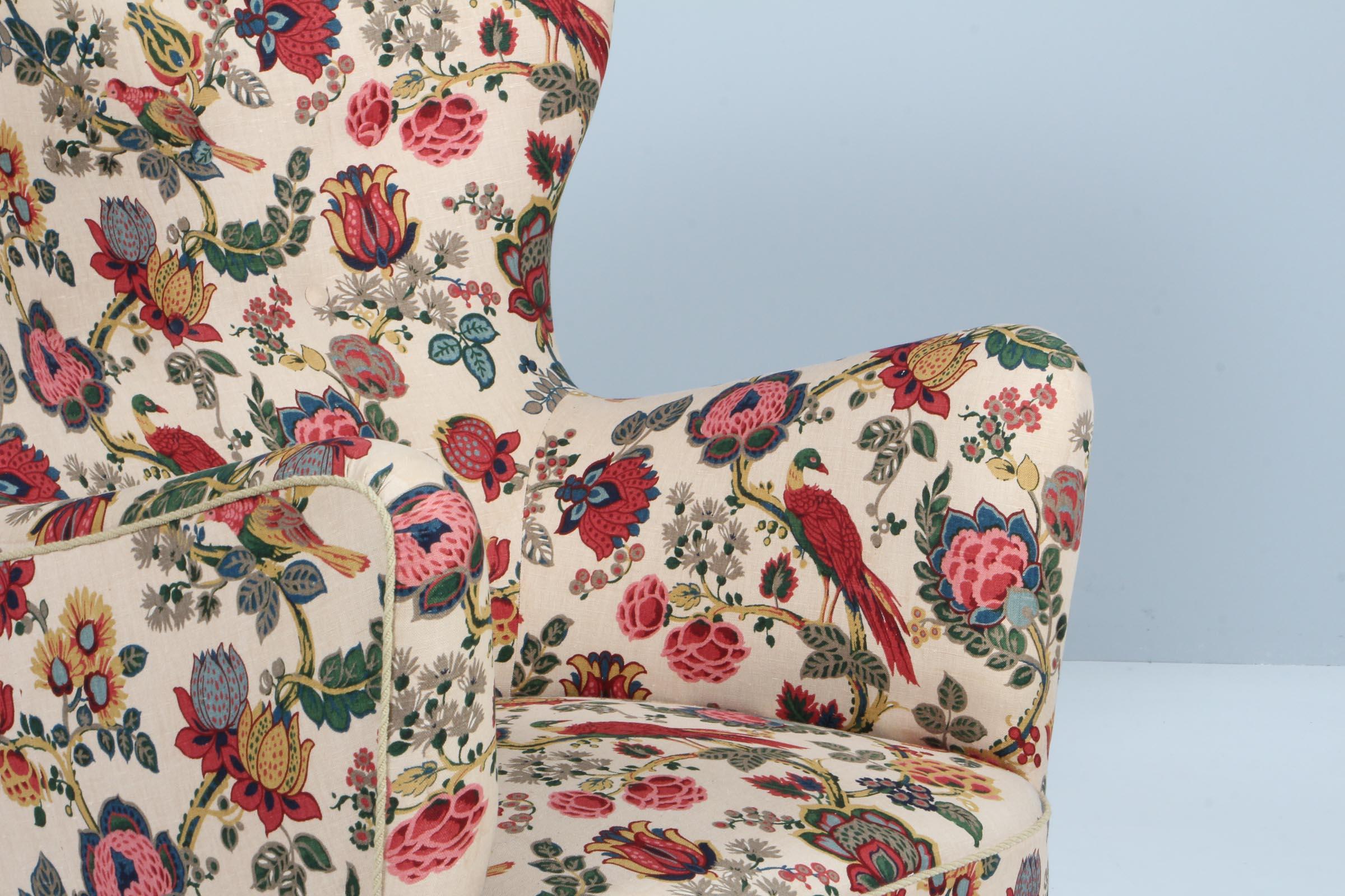 Mid-20th Century Danish cabinetmaker, lounge chair with fabric. 1940s