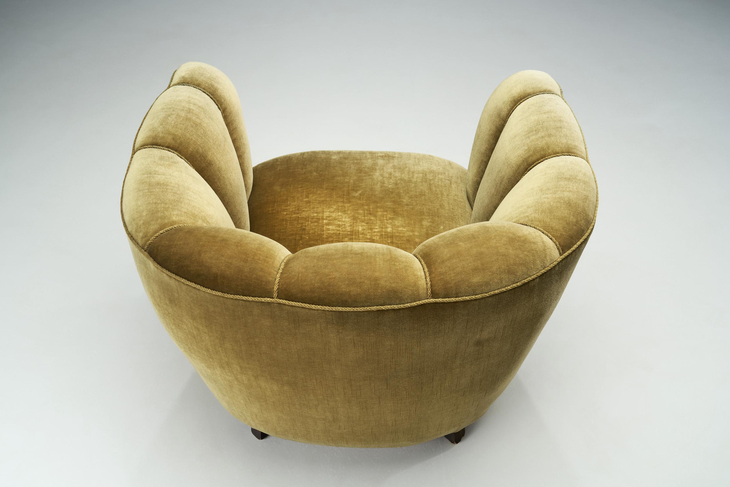 Danish Cabinetmaker Lounge Chair with Velour Upholstery, Denmark, 1940s For Sale 5