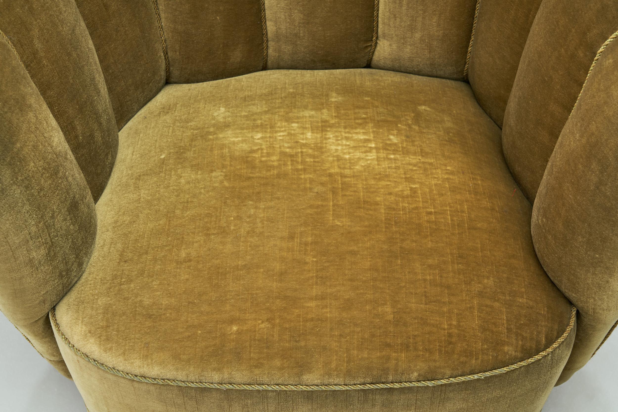 Danish Cabinetmaker Lounge Chair with Velour Upholstery, Denmark, 1940s For Sale 2