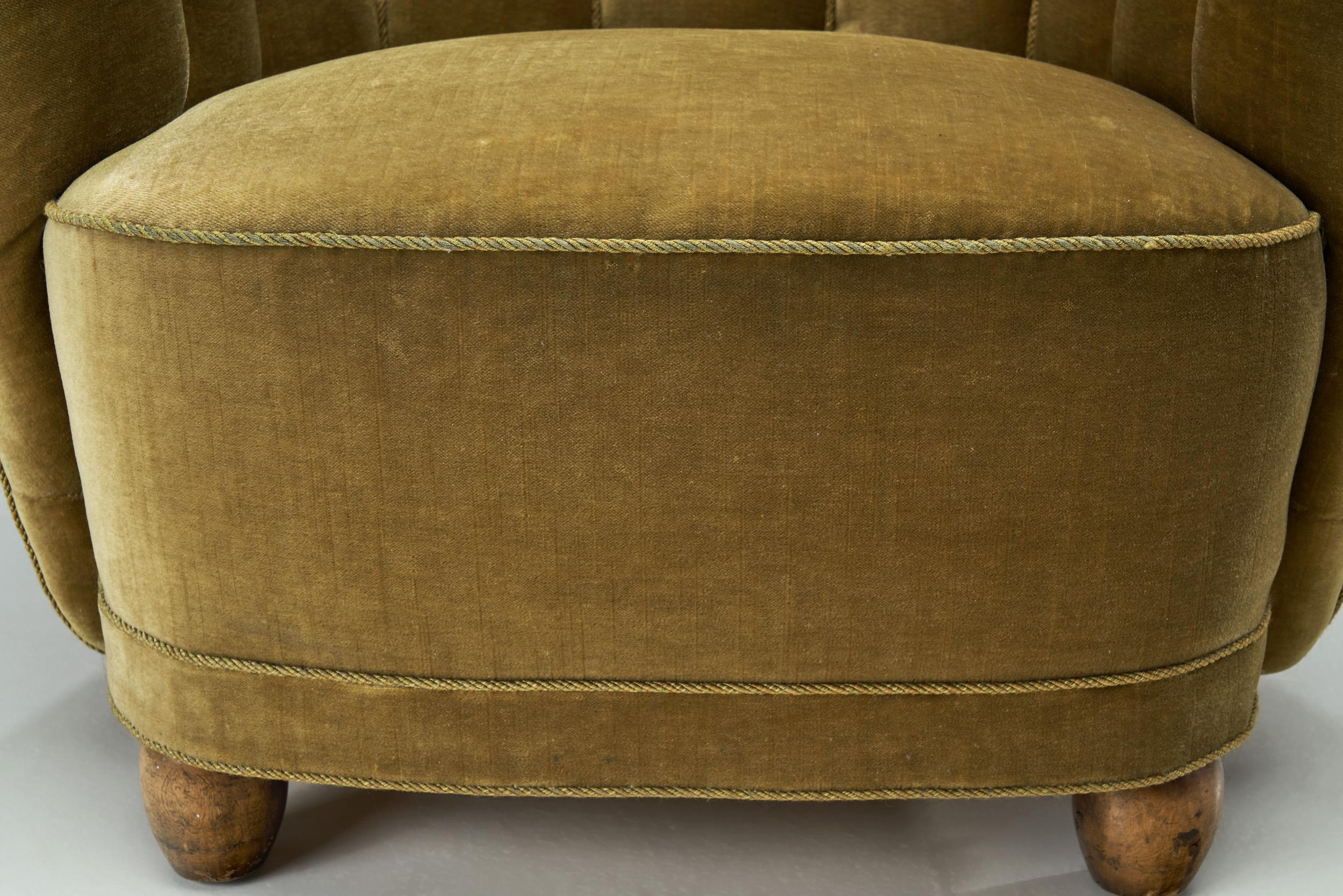 Danish Cabinetmaker Lounge Chair with Velour Upholstery, Denmark, 1940s For Sale 3