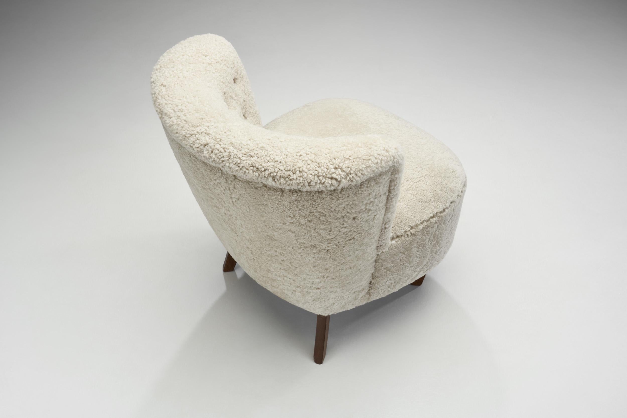 Danish Cabinetmaker Lounge Chairs Upholstered in Sheepskin, Denmark ca 1940s 5