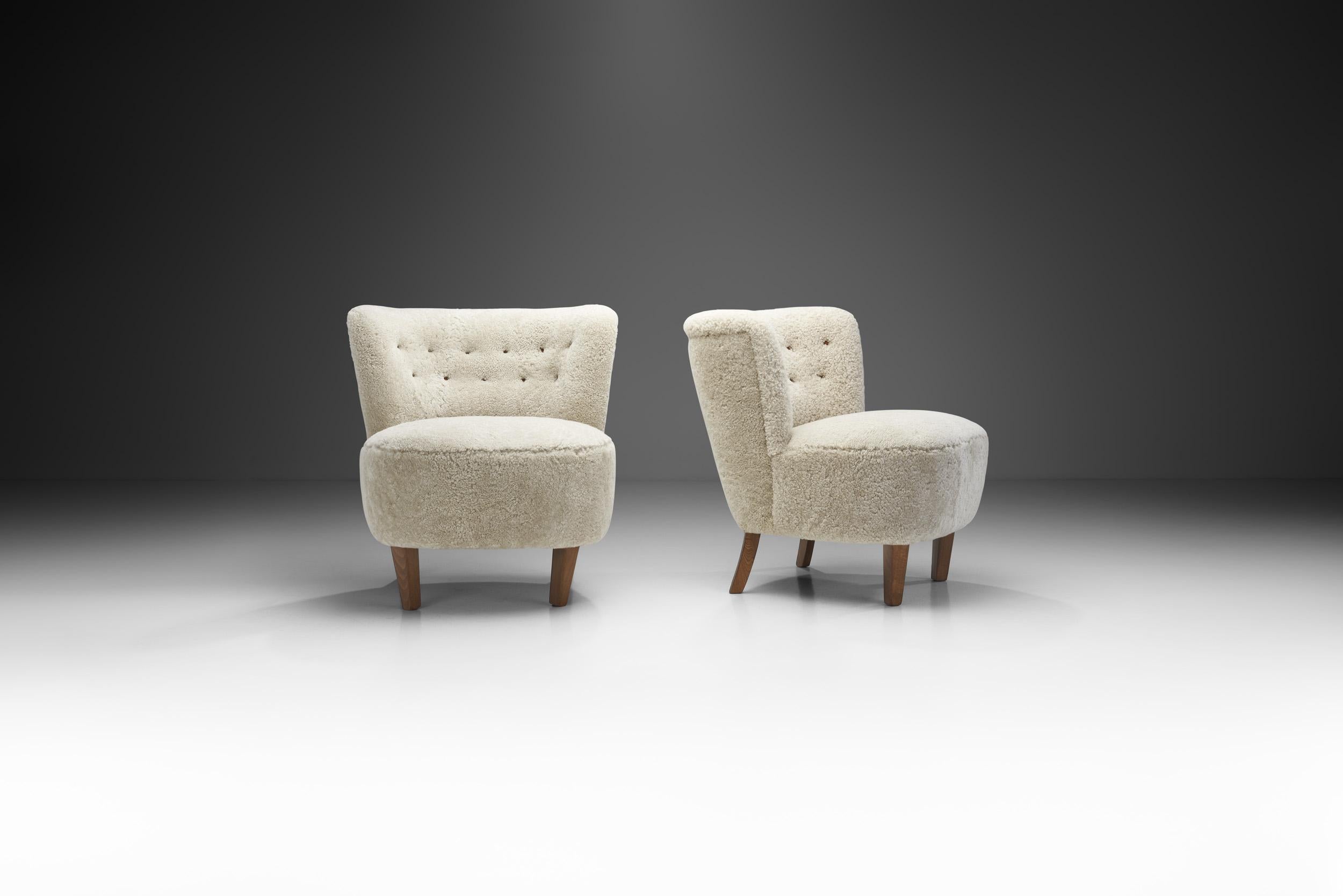 Scandinavian Modern Danish Cabinetmaker Lounge Chairs Upholstered in Sheepskin, Denmark ca 1940s