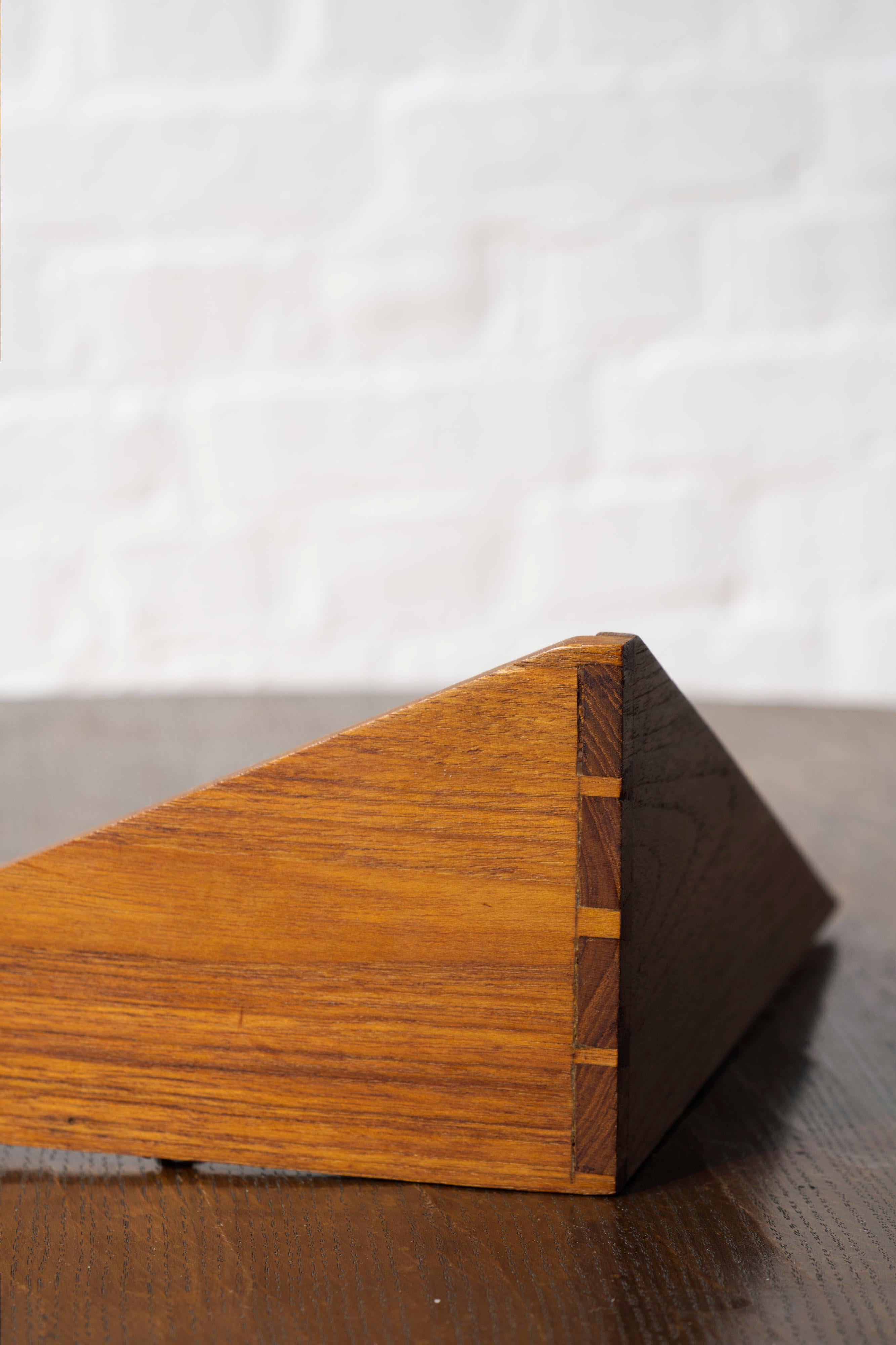 Danish cabinetmaker made teak butterfly shelf, 1960's In Good Condition For Sale In Balen, BE