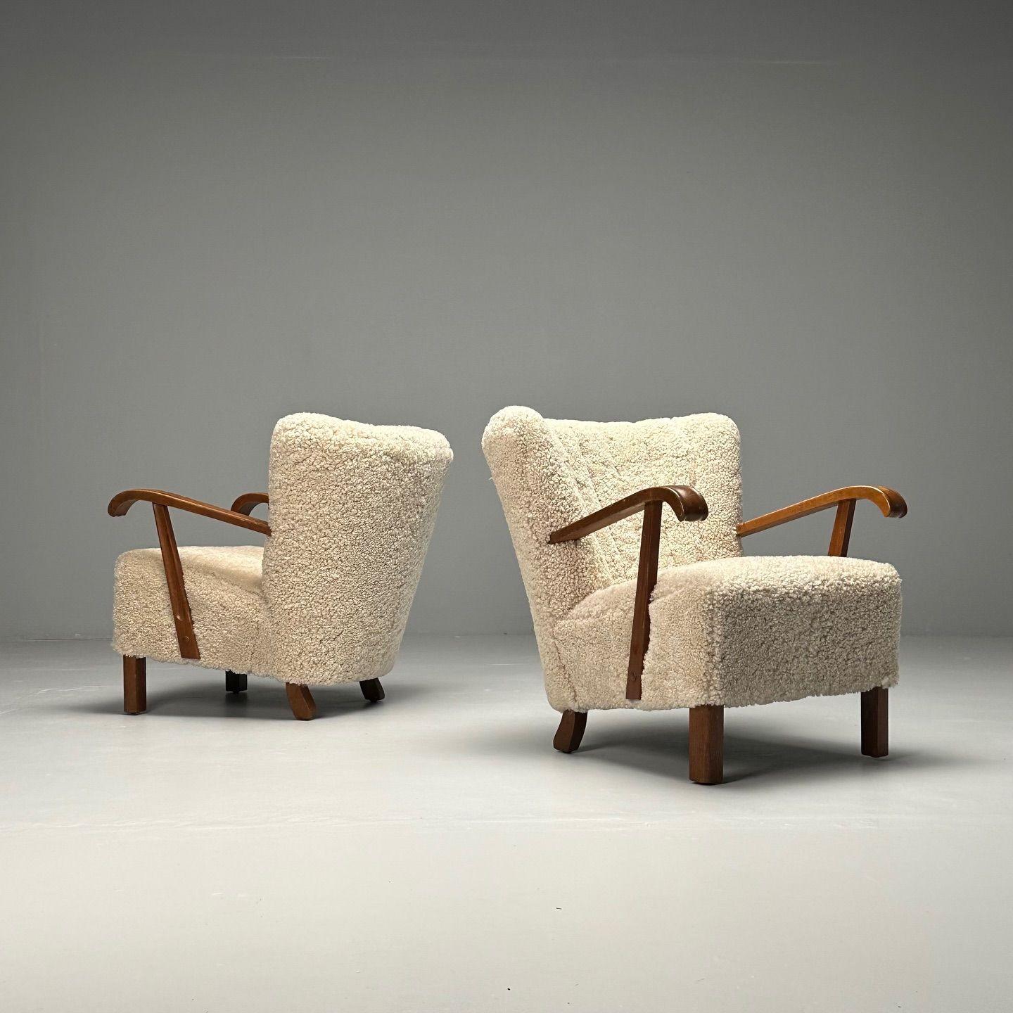 Dänischer Kunsttischler, Mitte des Jahrhunderts, Sessel, beigefarbenes Shearling, Buche, 1940er Jahre

Ein Paar dänische Sessel, entworfen von einem unbekannten Tischler und hergestellt in Dänemark um 1940. Jedes Exemplar zeichnet sich durch eine