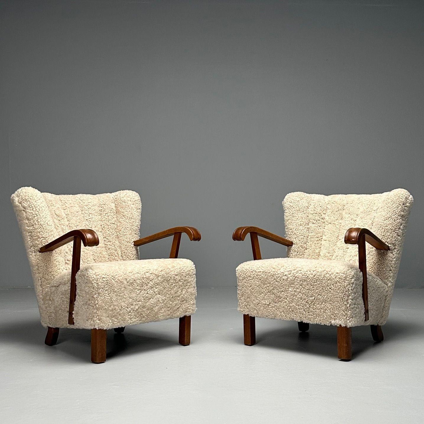 Dänischer Schreiner, Mid-Century Modern, Loungesessel, Shearling, Buche, 1940er Jahre (Schaffell und Schafleder)