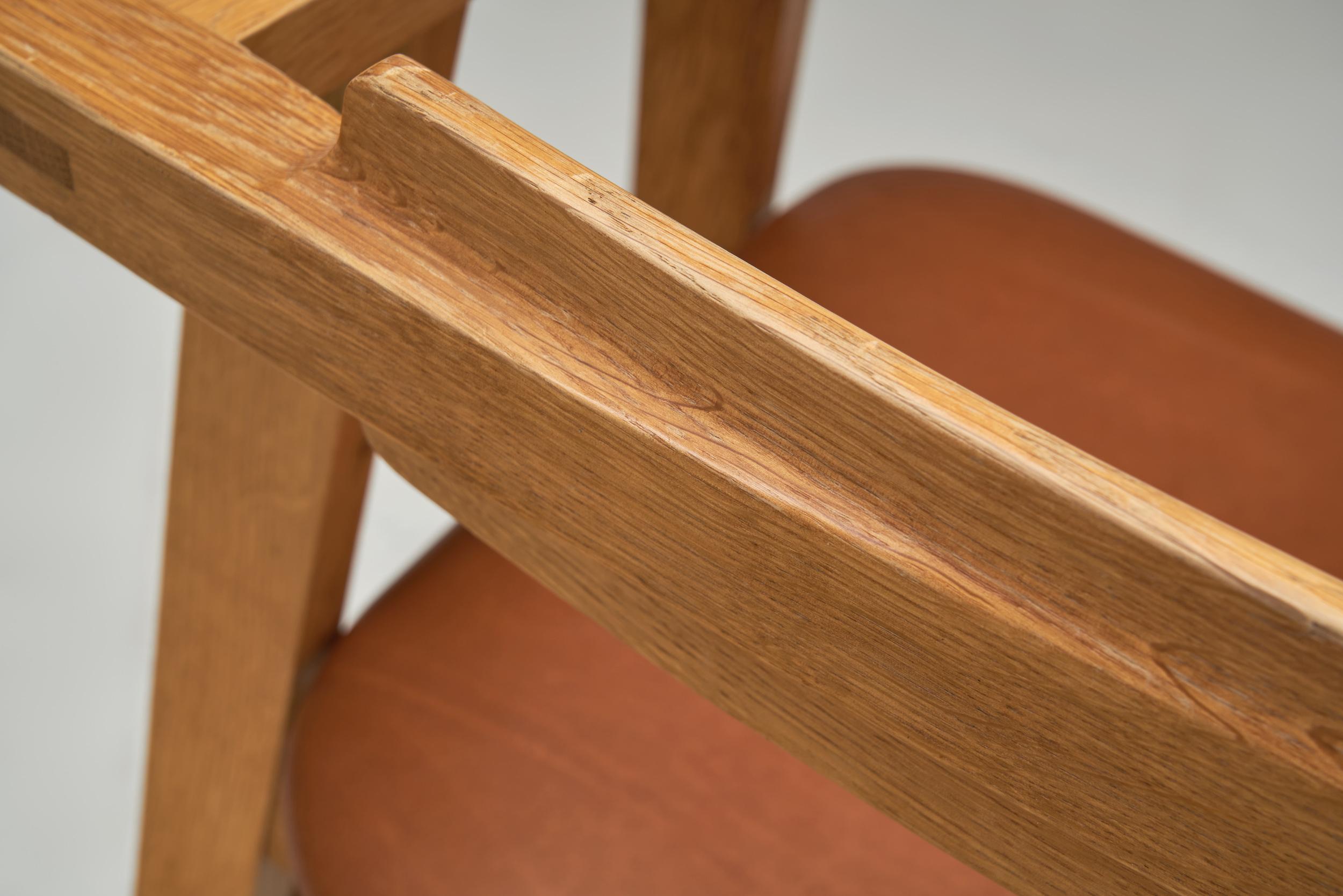 Fauteuil d'ébéniste danois en chêne et cuir, Danemark Milieu du XXe siècle en vente 3