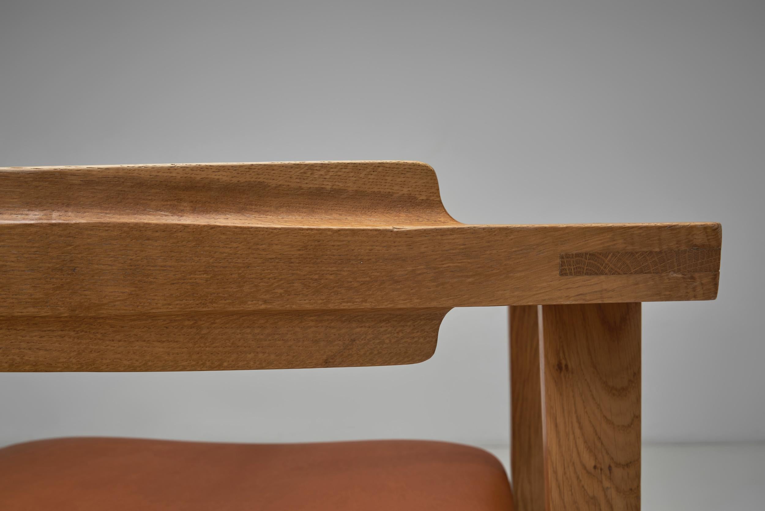 Fauteuil d'ébéniste danois en chêne et cuir, Danemark Milieu du XXe siècle en vente 6