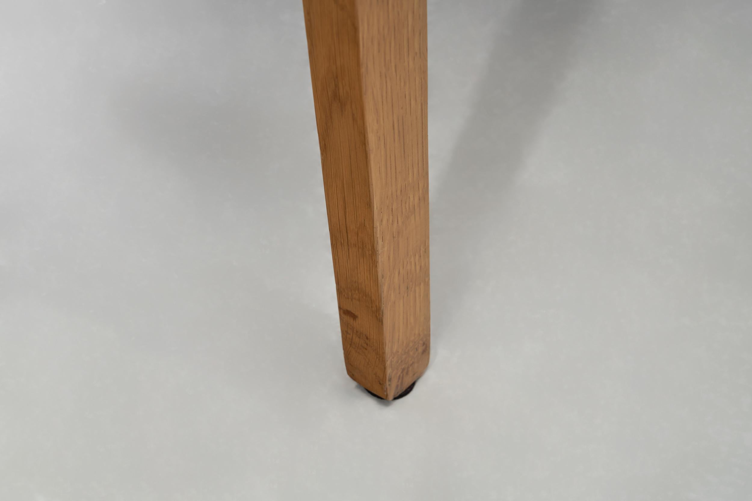 Fauteuil d'ébéniste danois en chêne et cuir, Danemark Milieu du XXe siècle en vente 10