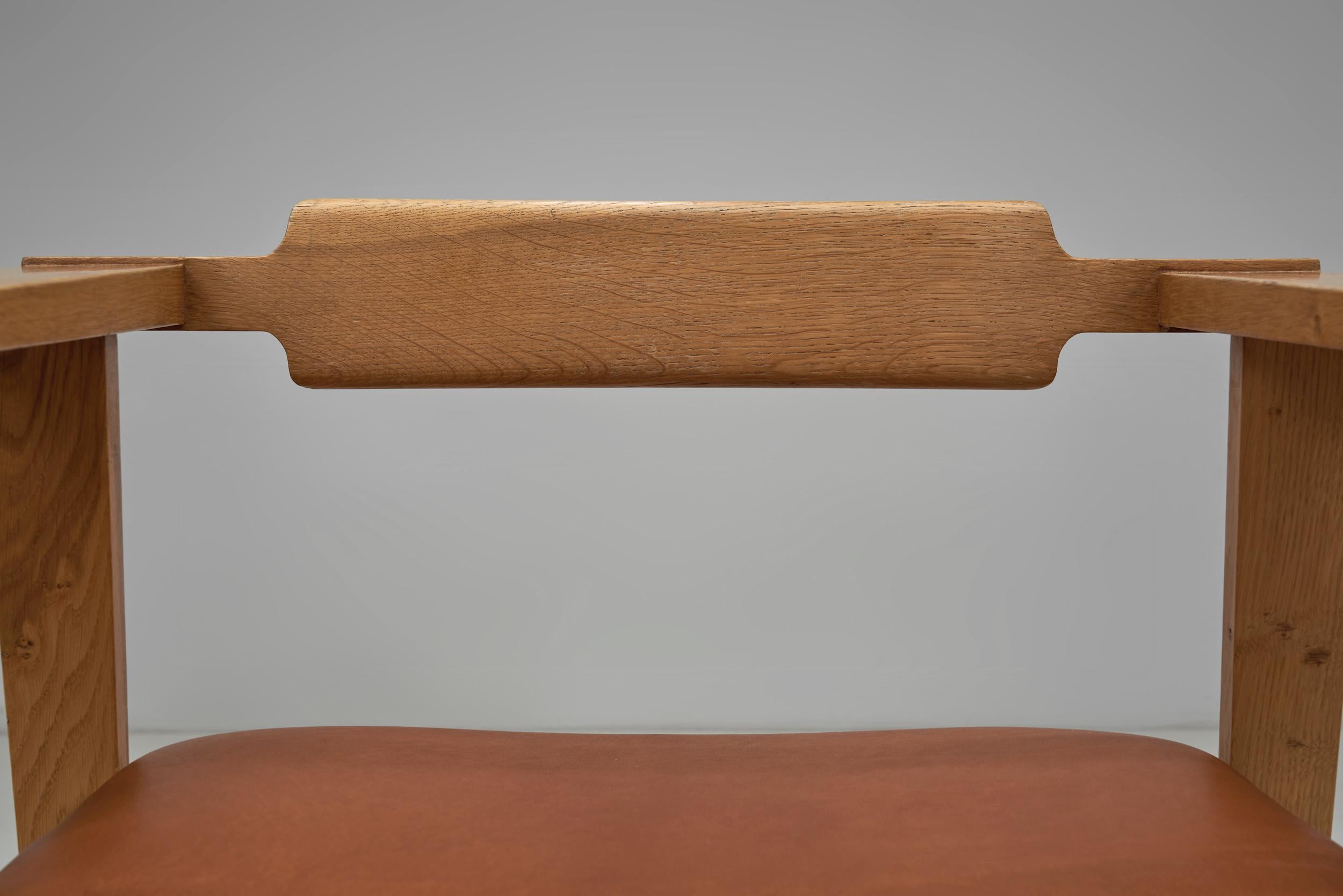 Cuir Fauteuil d'ébéniste danois en chêne et cuir, Danemark Milieu du XXe siècle en vente