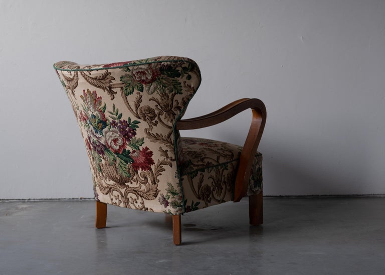 Mid-20th Century Danish Cabinetmaker, Organic Lounge Chair, Fabric, Beech, Denmark, 1940s For Sale