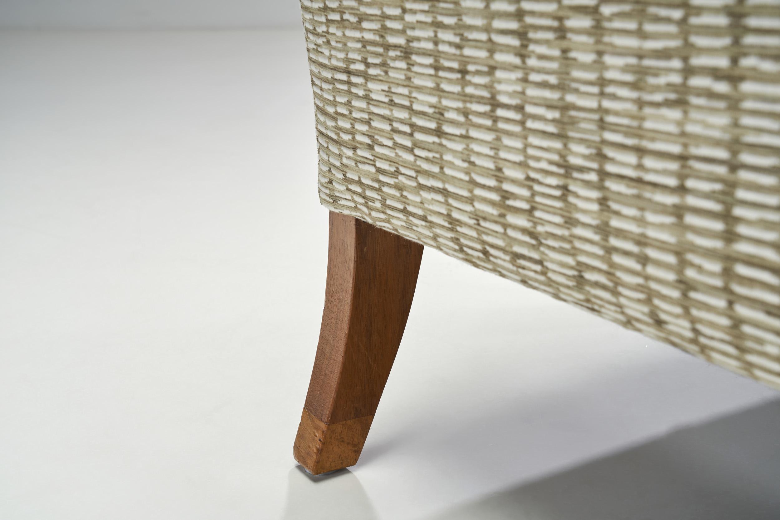 Paire de fauteuils d'ébéniste danois avec pieds en bois, Danemark, vers les années 1950 en vente 2