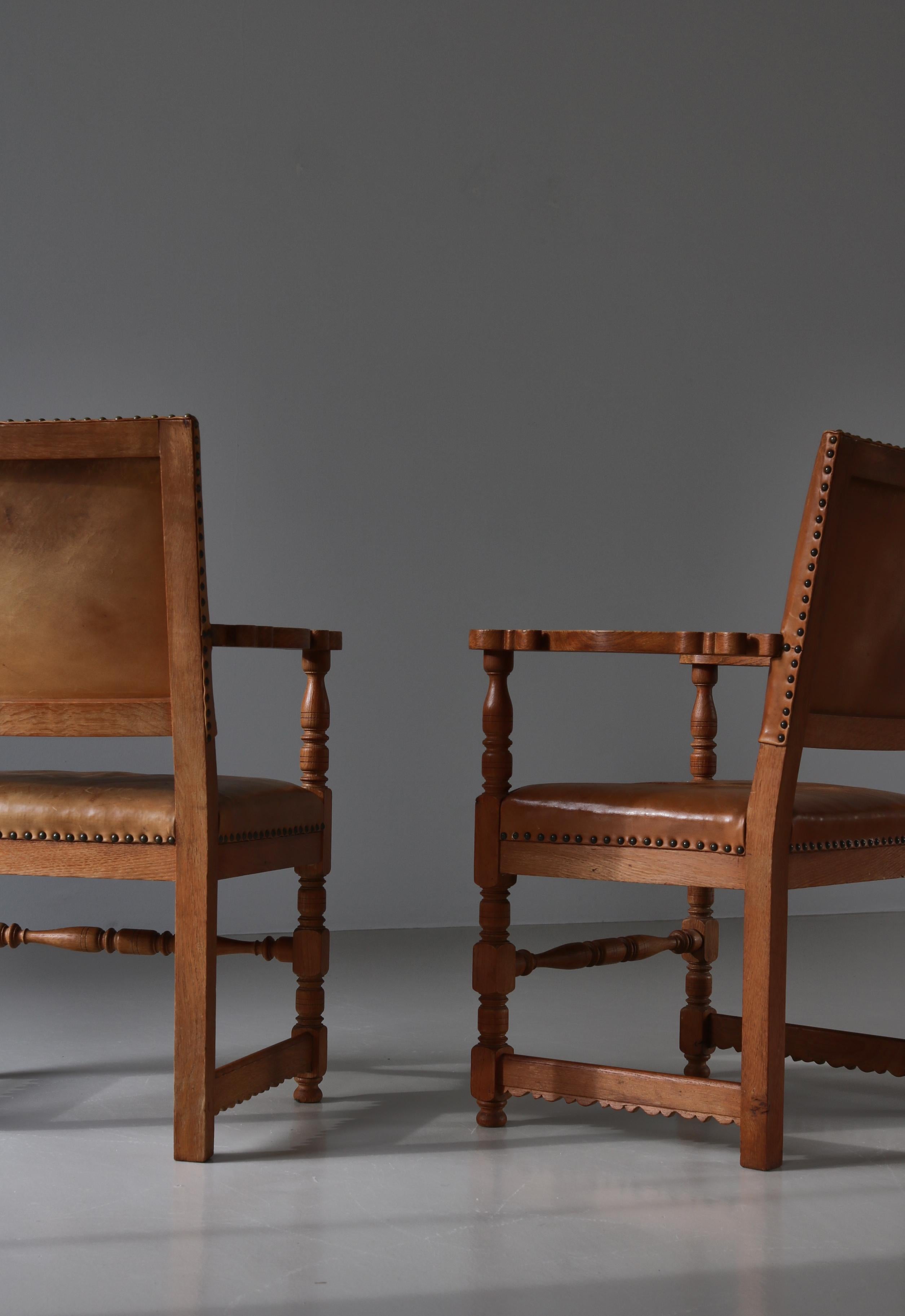 Masterly Ebéniste Lars Møller Fauteuils en chêne massif et cuir, Danemark, 1935 en vente 9