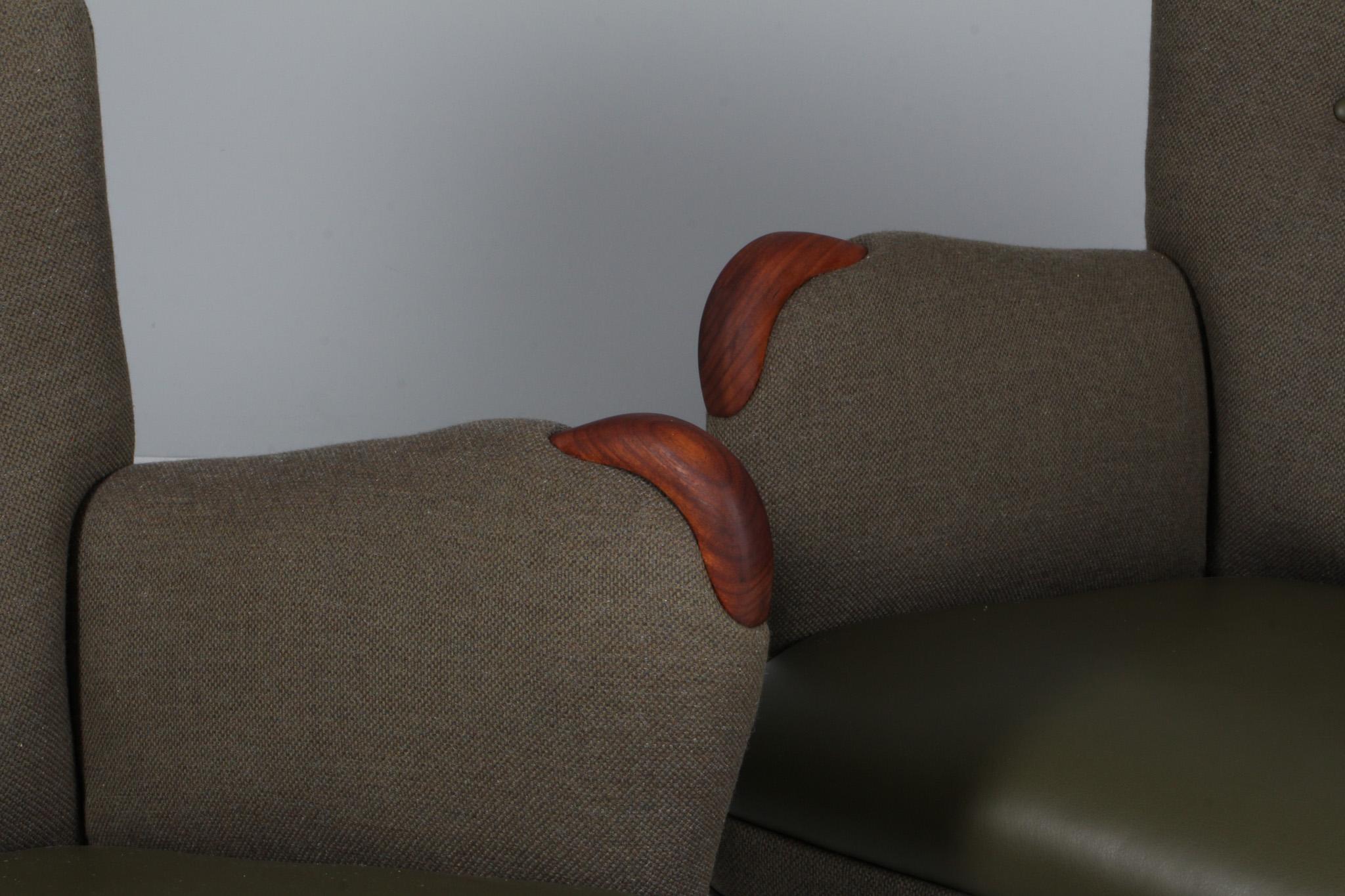 Scandinave moderne Paire de chaises longues danoises d'ébéniste, en laine, cuir et teck. Danemark années 1960 en vente