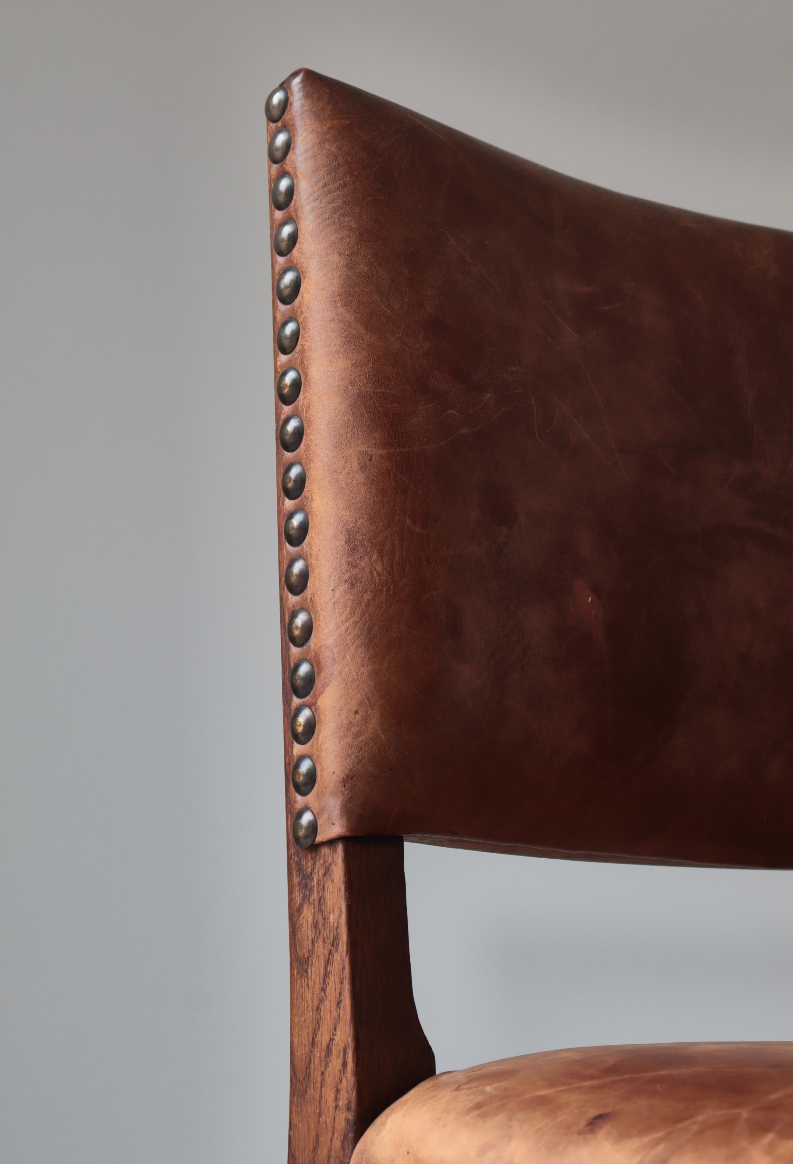 Danish Cabinetmaker Patinated Leather & Oakwood Dining Chairs, 1940s For Sale 12